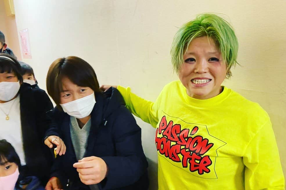 高橋奈苗さんのインスタグラム写真 - (高橋奈苗Instagram)「全日本女子プロレスの同期のモモラッチ　@momoracci  が復帰戦来てくれたよ！ バックステージで会った時は試合後だからしんどくて凄い顔だよ笑  🔥🔥🔥  さて！このあと‼️YouTubeプレミア配信だよー  【本日！11/27SEAdLINNNG新木場大会配信決定！】  12月27日21時から 11/27新木場大会全試合をYouTubeプレミア配信緊急決定!  ベスフレ対オニカナのタッグ王座戦、マックスボルテージ対ラスエゴなど全4試合一挙配信！  ▼チャンネル登録宜しくお願い致します！ youtube.com/channel/UCHWlo…  選手もコメントで参加するかも！　  #SEAdLINNNG #高橋奈七永  #同期 #プロレス #YouTube #復活」12月27日 20時48分 - nanae_passion_