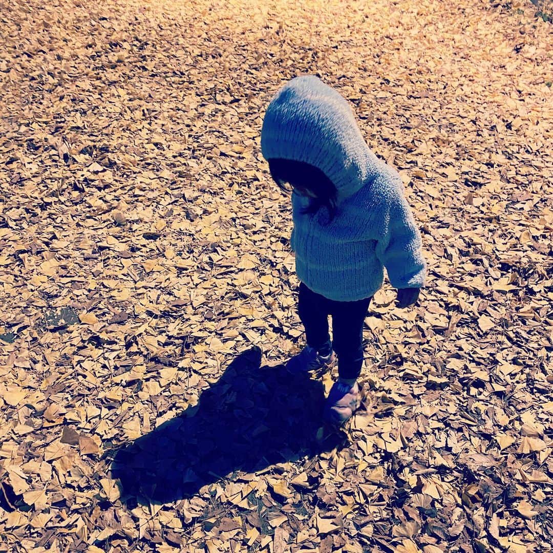 村瀬健さんのインスタグラム写真 - (村瀬健Instagram)「冬の公園デビュー。娘1才。」12月27日 20時55分 - kenmurase