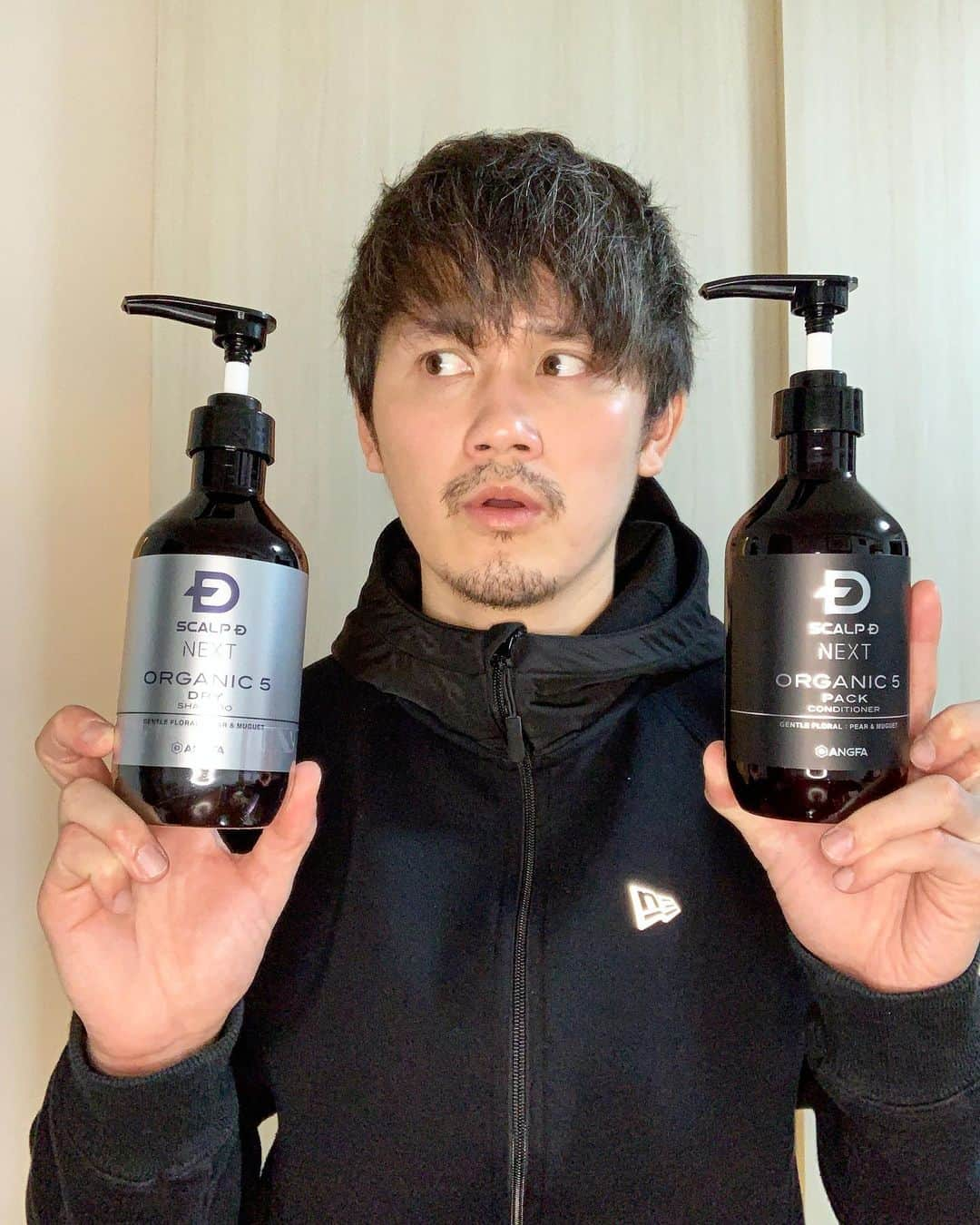 宮城大樹さんのインスタグラム写真 - (宮城大樹Instagram)「スカルプDシリーズのシャンプーを使ってみた。  香りもいい匂いで、洗いながらいい気持ちでオーガニックシャンプーだから頭皮と髪をいたわってくれる。  大事なお年頃なのでありがたい。  ドラックストアや、@scalpd_next から購入できますのでぜひ。  ＃スカルプd ＃スカルプdネクストオーガニック ＃オーガニックシャンプー #ヘアケア #メンズヘア #僕たちのスカルプD #三十路 #ad」12月27日 20時58分 - dykinman