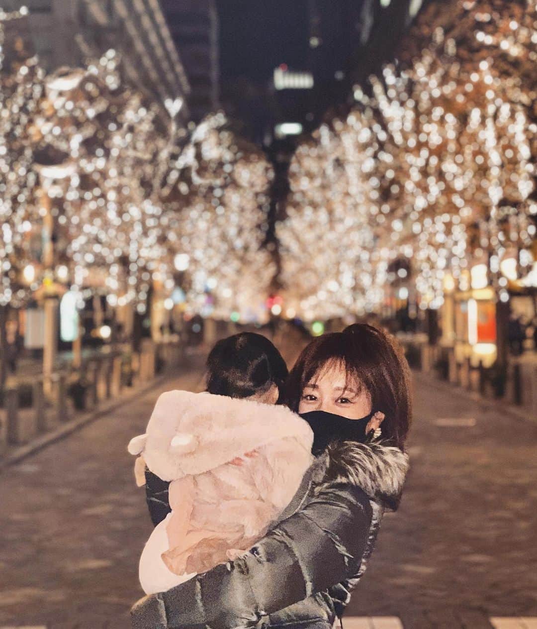 DJ YURiAのインスタグラム：「丸の内綺麗だったなぁ☺️  でも怪獣系な子連れで写真 撮るにはかなりハード😂  #illumination  #イルミネーション #丸の内」