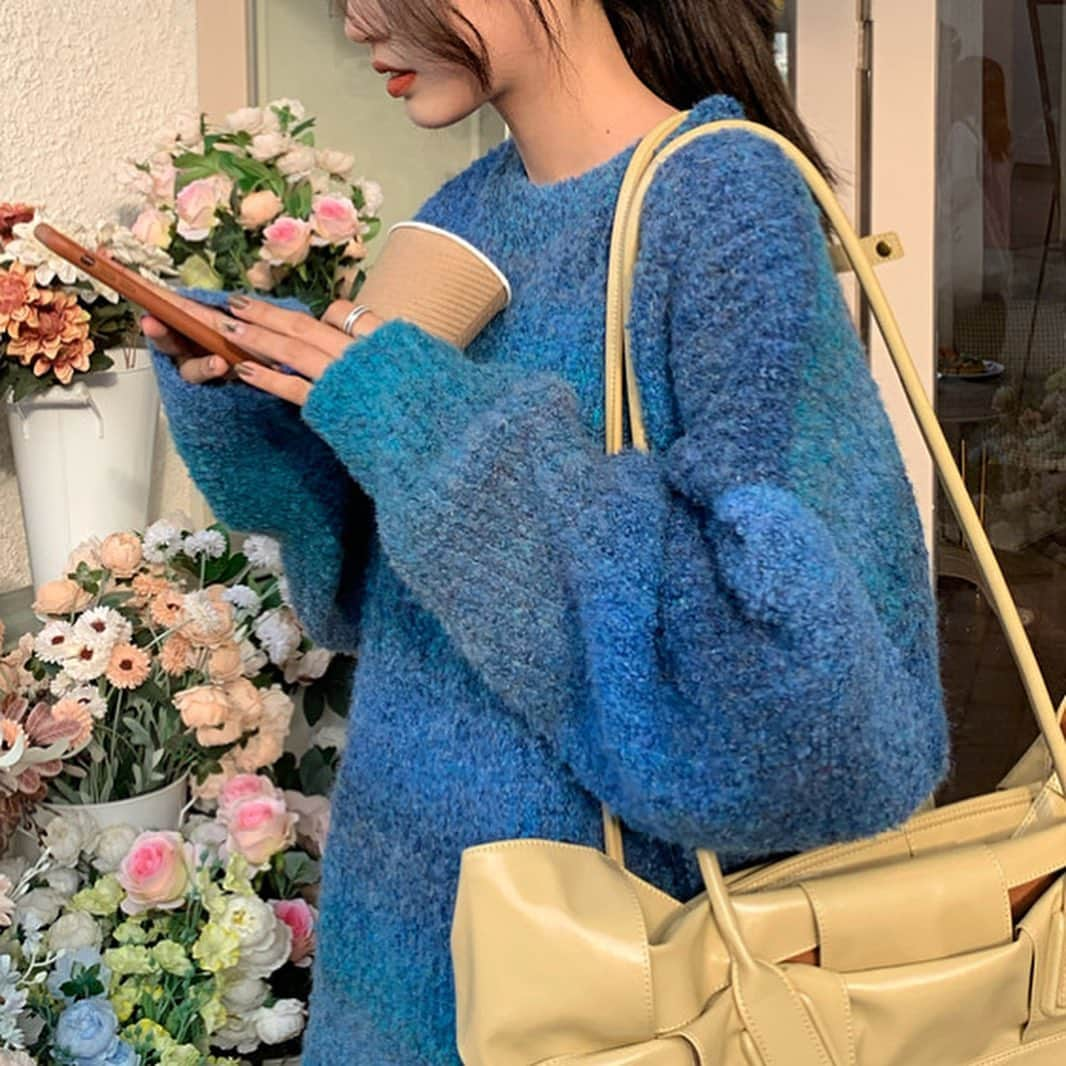 米田紗英さんのインスタグラム写真 - (米田紗英Instagram)「\冬の定番♡カラーニット特集🧶 /﻿ ﻿ 今回はカラー展開が超充実‼︎デザインニットアイテムをご紹介！﻿ ﻿ ✅冬の必須アイテム、カラーニット🧶 寒い季節も、心が晴れるよう可愛いカラーデザインニットにトライしたい♡♡♡ 色味のあるニットはシンプルなボトムスと相性抜群‼︎ ﻿ ﻿ みんなも挑戦してみてね💫﻿ ﻿ 　﻿ #ドリーピータウン #Dleepytown  #ストリート系女子 #ストリートコーデ #ストリートスタイル #韓国ファッション #服好きな人と繋がりたい #カジュアルファッション #カジュアルコーデ #おしゃれさんと繋がりたい #最旬トレンドハはろら #トレンド発信 #トレンド部  #スポーツミックス #ファッション　#今日のコーデ　#デートコーデ　#韓国コーデ　#トレンドコーデ　#学生コーデ　#プチプラコーデ　#プチプラ　#冬コーデ　#ファッショニスタ　#海外風　#ストリートコーデ　#カラーニット#ニット #トレンド」12月27日 21時01分 - dleepytown_official