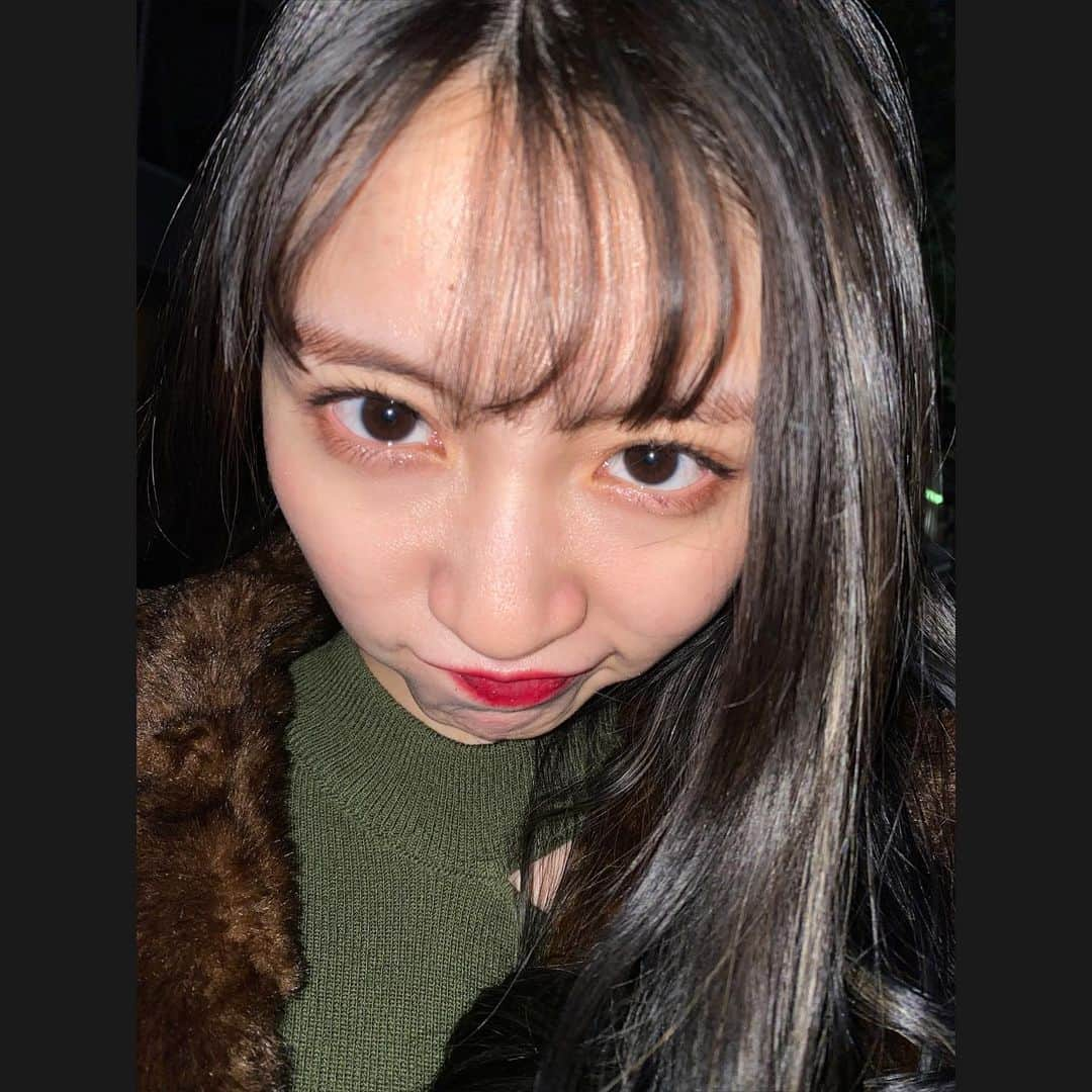 青島妃菜さんのインスタグラム写真 - (青島妃菜Instagram)「.﻿ New hair💇‍♀️﻿ ﻿ 冬休みということで﻿ 今回はハイライトをいれて頂きました！☺️﻿ あ、前髪もがっつり作ったよ☺︎﻿ ﻿ でもそんな可愛いハイライトも﻿ 1週間後くらいに﻿ はさようならしないといけないので﻿ ぴえん！！！﻿ ﻿ なので今を楽しみます🎶﻿ 今回もLONESSさゆりさん（　@sayuri.loness ）にお願いしました！✨﻿ いつもありがとうございます🙏✨✨  #どの妃菜が好き？」12月27日 21時01分 - hina1226_01