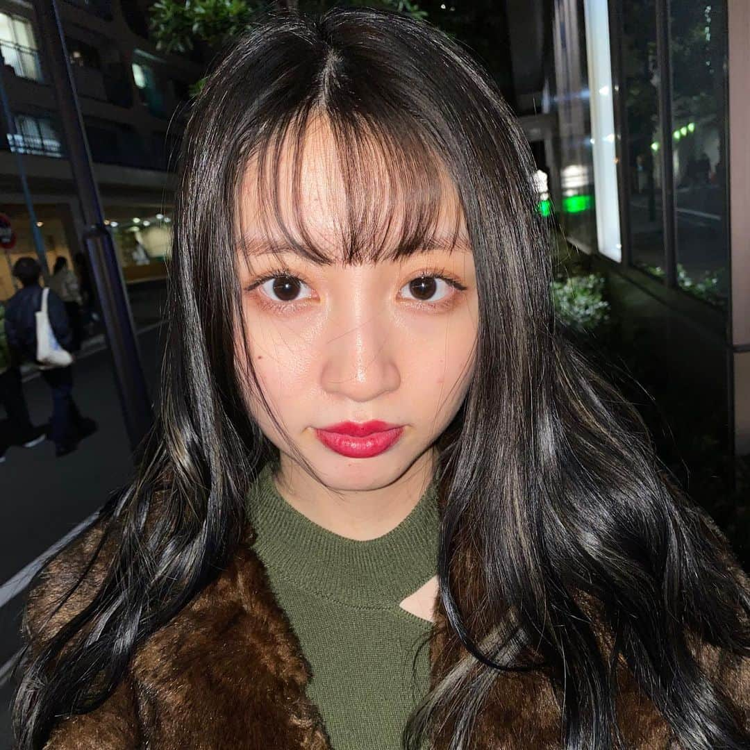 青島妃菜さんのインスタグラム写真 - (青島妃菜Instagram)「.﻿ New hair💇‍♀️﻿ ﻿ 冬休みということで﻿ 今回はハイライトをいれて頂きました！☺️﻿ あ、前髪もがっつり作ったよ☺︎﻿ ﻿ でもそんな可愛いハイライトも﻿ 1週間後くらいに﻿ はさようならしないといけないので﻿ ぴえん！！！﻿ ﻿ なので今を楽しみます🎶﻿ 今回もLONESSさゆりさん（　@sayuri.loness ）にお願いしました！✨﻿ いつもありがとうございます🙏✨✨  #どの妃菜が好き？」12月27日 21時01分 - hina1226_01