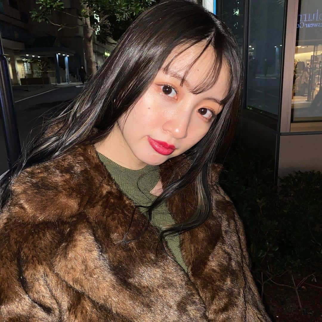 青島妃菜さんのインスタグラム写真 - (青島妃菜Instagram)「.﻿ New hair💇‍♀️﻿ ﻿ 冬休みということで﻿ 今回はハイライトをいれて頂きました！☺️﻿ あ、前髪もがっつり作ったよ☺︎﻿ ﻿ でもそんな可愛いハイライトも﻿ 1週間後くらいに﻿ はさようならしないといけないので﻿ ぴえん！！！﻿ ﻿ なので今を楽しみます🎶﻿ 今回もLONESSさゆりさん（　@sayuri.loness ）にお願いしました！✨﻿ いつもありがとうございます🙏✨✨  #どの妃菜が好き？」12月27日 21時01分 - hina1226_01