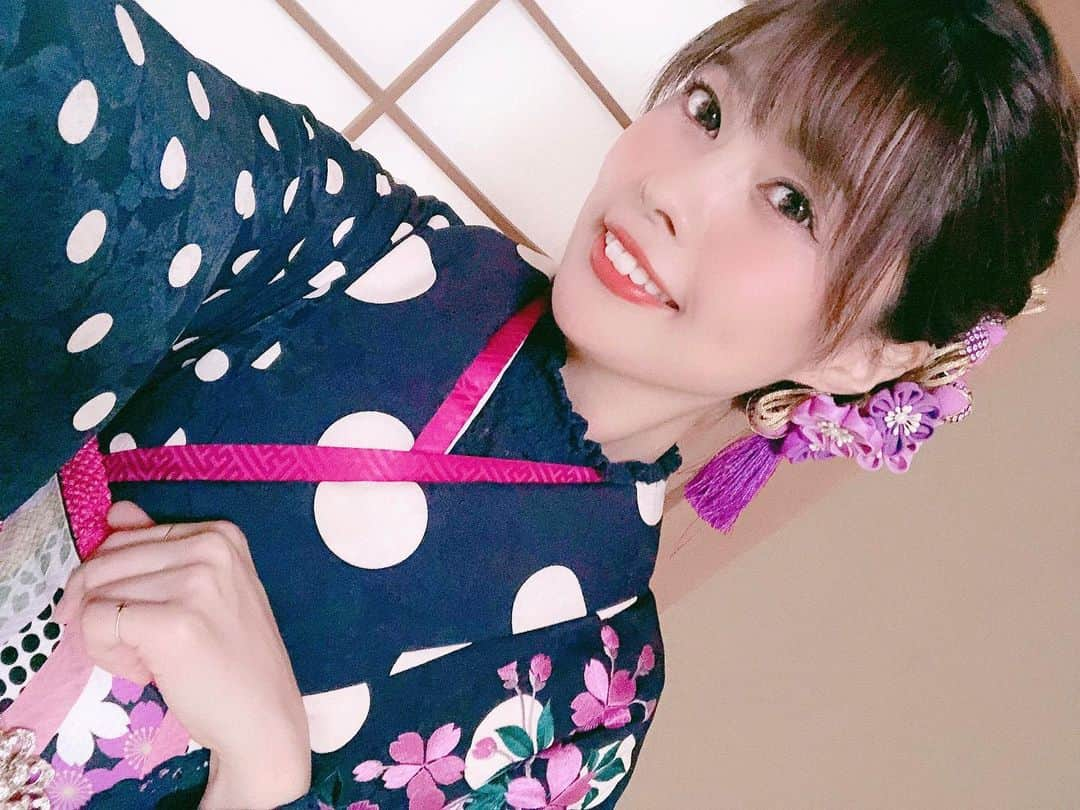 津田知美のインスタグラム：「#storage撮影会 . storage福岡撮影会ありがとうございました🌟 めちゃくちゃ楽しかったし時間足りなかった〜〜 . 一足先に振袖を着させてもらいました！ ドット柄の振袖にインナーにレース合わせて つだっぽい仕上がりでした😂🤲 . また素敵データをいただいたら披露しまーす🥰」