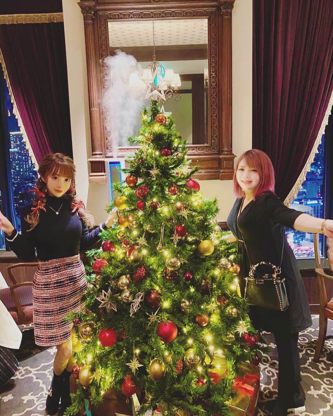 一條りおなさんのインスタグラム写真 - (一條りおなInstagram)「Merry Christmas 🎄🎅🏻🦌🎁💕 . 石子とクリスマスディナー🍽💖🍗🍷 . #christmas  #christmaseve #dinner #ootd #emiriawiz #gucci」12月27日 21時08分 - riona.i