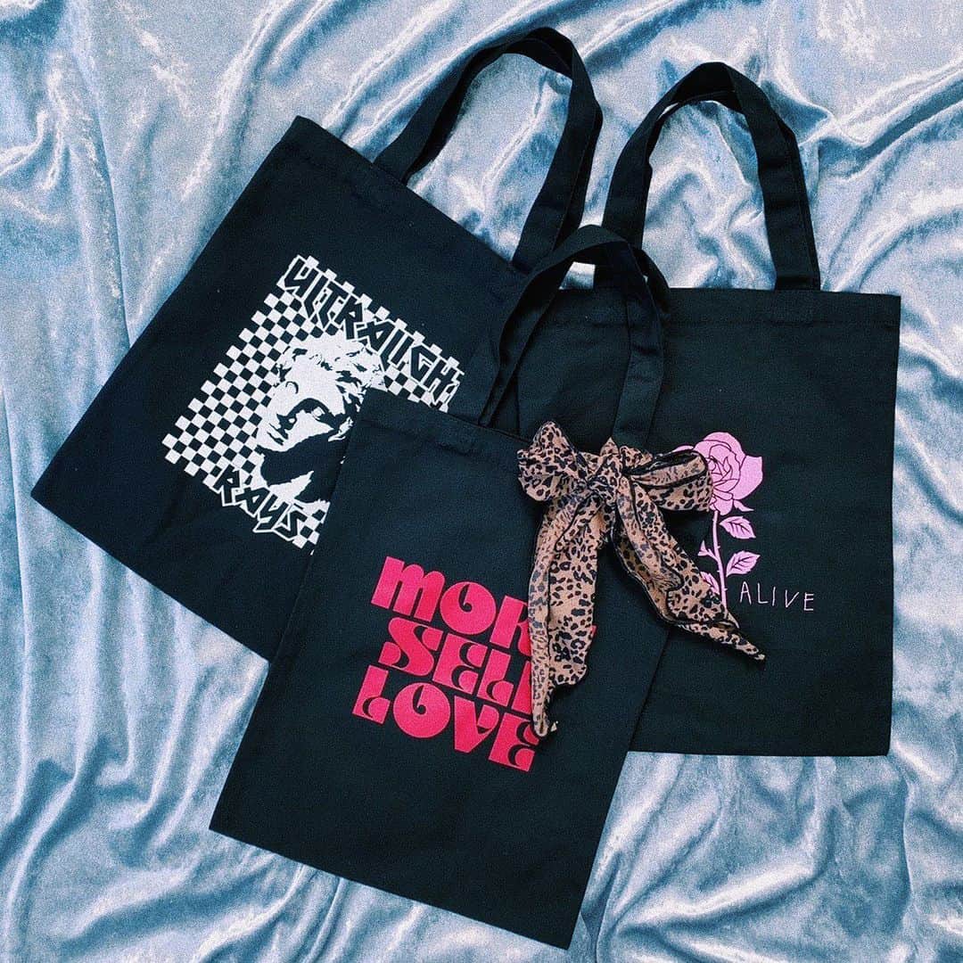 のインスタグラム：「. 【SHOP LIMITED ITEM】 . jouetie HEP FIVE VENDING MACHINE LIMITED ITEM♡ . ▼bag ¥1,000〜¥1,500(+tax) . 本日12/27(SUN)21:15～ 梅田HEP FIVE店よりライブコマースを配信いたします！ 今回の配信では 「jouetie HEP FIVE VENDING MACHINE LIMITED ITEM」がSETに♡ 視聴方法等、詳細はストーリーズハイライトからCHECKしてください！ 皆様のご視聴心よりお待ちしております。 . @jouetie_official TOPページURLからチェック✔️ 商品詳細は画像をタップ🛒📌 . #jouetie #jouetie2021ss #jouetie_ootd #fashion #spring #summer #street #mixstyle #ジュエティ」