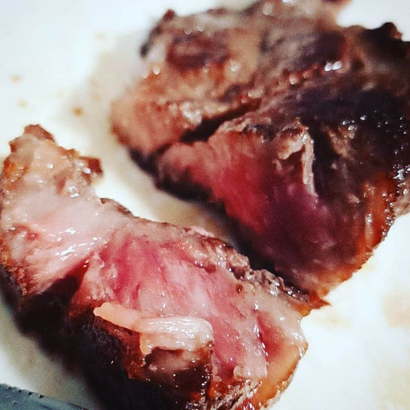 松本隆博のインスタグラム：「。 植田会長ありがとう😊 …しかしこんな美味い 但馬牛(神戸牛)を、口が 覚えたら他のが喰えなく なるやん…(˙◁˙)(~0~)  ご馳走様です！！ ありがとうございます ららららー ～人生遊歩道～」