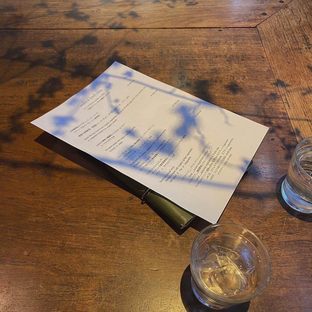 uinoloscaのインスタグラム：「お気に入りのカフェなのに、未だに店名が覚えられず、「バナナの木のとこね🍌」って言っちゃう😂 ・ ・ ・ #cafebibliotichello #京都カフェ」