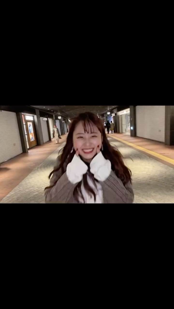 のインスタグラム：「少し早いけど、、 今年1年間ありがとうございました！！☺︎ 2020年は私にとってすごく変化の年でした。ミスコン活動を通して沢山の方々に出会えたこと、とても嬉しく思います。また、友達や家族、先生、いつもそばで支えてくれている方々は私にとって大切な存在であることを改めて実感した年でもありました。これからも感謝の気持ちと初心を忘れず、自分の夢に向かって精一杯頑張ります！！来年もよろしくお願いします☺️ 良いお年をお迎えください✨  撮影時だけマスク外しています  #2020#ありがとうございました #ミスコン#桜美林#ファイナリスト#リール#福岡#東京#サロモ#撮影モデル#彼女感#l4l#f4f#ootd#lfl」