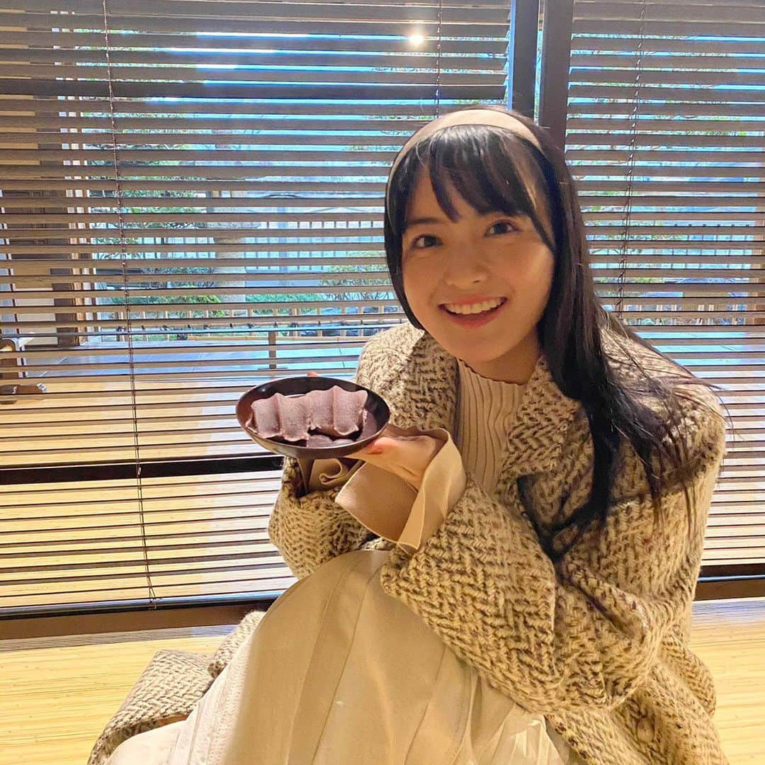 清井咲希さんのインスタグラム写真 - (清井咲希Instagram)「. 皆さん﻿これ何かわかりますか〜？？  小学生の家族旅行ぶりに来れました✨ その時に思い出として ここの使っていない割り箸を持って帰って 勉強机にずっと飾っていました☺️💝  あ〜美味しかった(*^^*)  #三重観光　#伊勢　#三重グルメ　#おかげ横丁　#赤福 #私服　#code　#コーデ　#カチューシャ #たこやきレインボー　#たこ虹　 #清井咲希　#さきてぃ #kiyoinstagram」12月27日 21時30分 - kiyoisaki_official