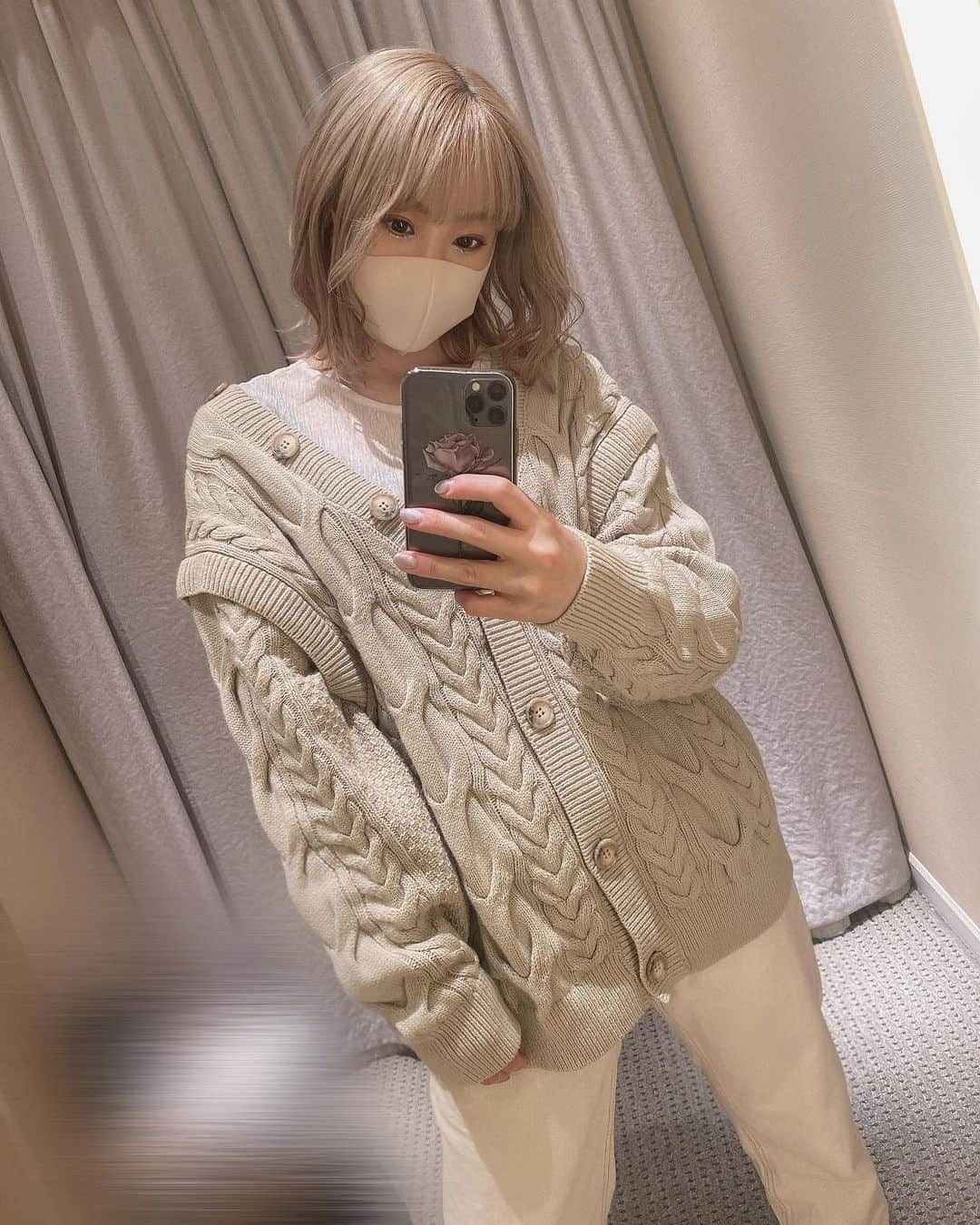 SAYAKA（BsGirls）さんのインスタグラム写真 - (SAYAKA（BsGirls）Instagram)「﻿ ﻿ ﻿ ﻿ こんばんは🐤﻿ ﻿ ﻿ ﻿ ﻿ 先日友達に買って貰ったお気に入りのニット😌﻿ 色んな着方出来るから万能💚﻿ ﻿ ﻿ ﻿ ﻿ 今日は1日offだったから買い物に行ってきました🤤﻿ めっちゃ可愛い洋服に出会って一目惚れして﻿即買い🥰💖♩﻿ ﻿ 久しぶりに服買った🙊 ﻿ ﻿ ﻿  明日はね、、﻿ 家の大掃除しよかなって思っとる🧹﻿ ﻿ ﻿  大掃除は基本半日で終わるんだな。（笑）﻿ ﻿ ﻿ ﻿ 年に１回やってるめっちゃ面白いテレビで﻿今爆笑中です。😂（笑）﻿ 本当にこのテレビ昔から大好き😍﻿ ﻿ ﻿ ﻿皆さんはどんな一日に？🌹  #オリックス #BsGirls #Bs2020#baseball #プロ野球 #超革新的 #ORIX #buffaloes #京セラドーム大阪 #sayaka_354 #sayaka #vocal #performance #avex #ニット#2way#コーディネート#ショッピング#ワンピ﻿」12月27日 21時23分 - sayaka_bsgirls_354