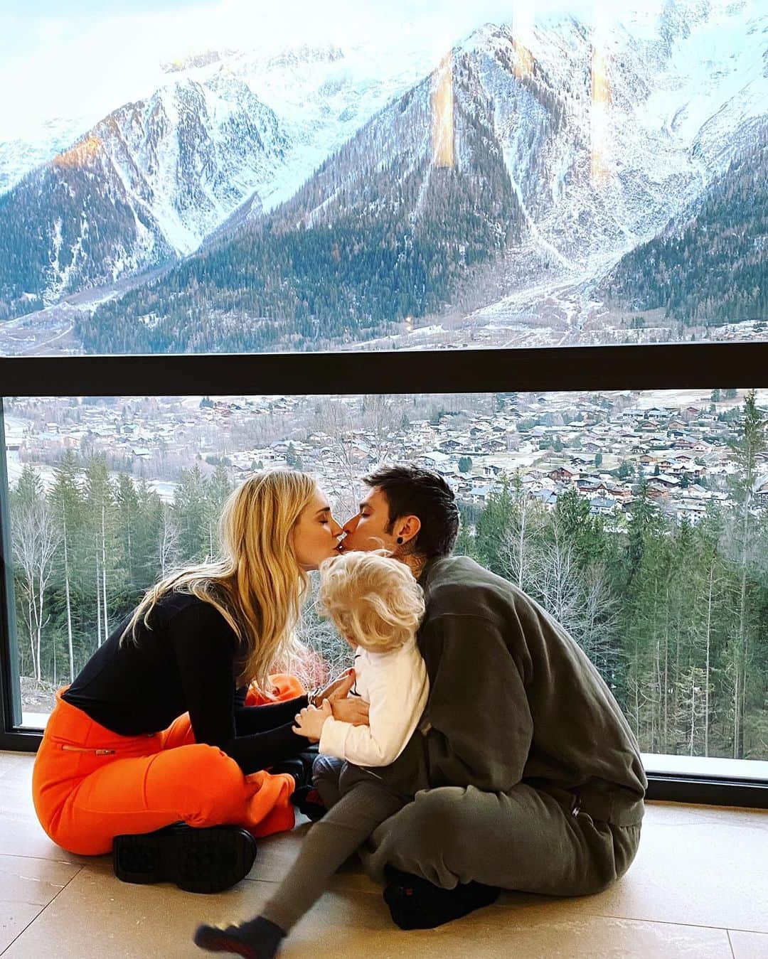 キアラ・フェラーニさんのインスタグラム写真 - (キアラ・フェラーニInstagram)「Miss the mountains with you 💖」12月27日 21時33分 - chiaraferragni