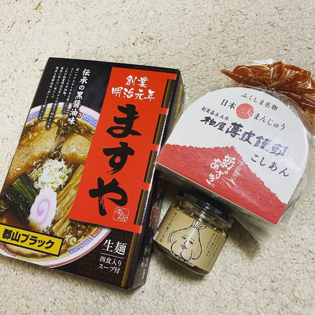 山田しょうこさんのインスタグラム写真 - (山田しょうこInstagram)「お笑いフェスin郡山 @goodluckpromotion  出演させていただきました！！ 大きな会場で有観客で、 豪華出演者さまにまぎれさせてもらって、 朝はカツ丼、昼はタンメン、たくさんのお土産までいただいて 幸せの極みでございます🙇‍♂️ ありがとうございました🙇‍♂️ 笑い溢れる年末年始になりますように〜！！ #お笑いフェス  #お笑いフェスin郡山　 #お笑いライブ  #はなしょー  #郡山」12月27日 21時33分 - shokokrake0611