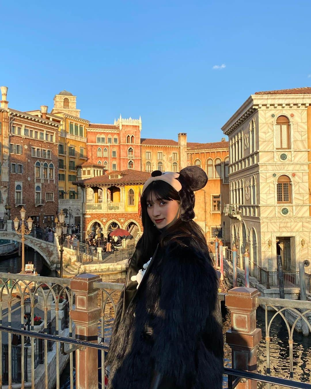 梶川愛美さんのインスタグラム写真 - (梶川愛美Instagram)「Favorite place in Palazzo Canals 🥂  景色が本当に綺麗なんです……  #disneysea #disneyseatokyo #palazzocanal #disneygram #disneychristmas #ディズニーシー #パラッツォカナル」12月27日 21時36分 - kajikawa_manami