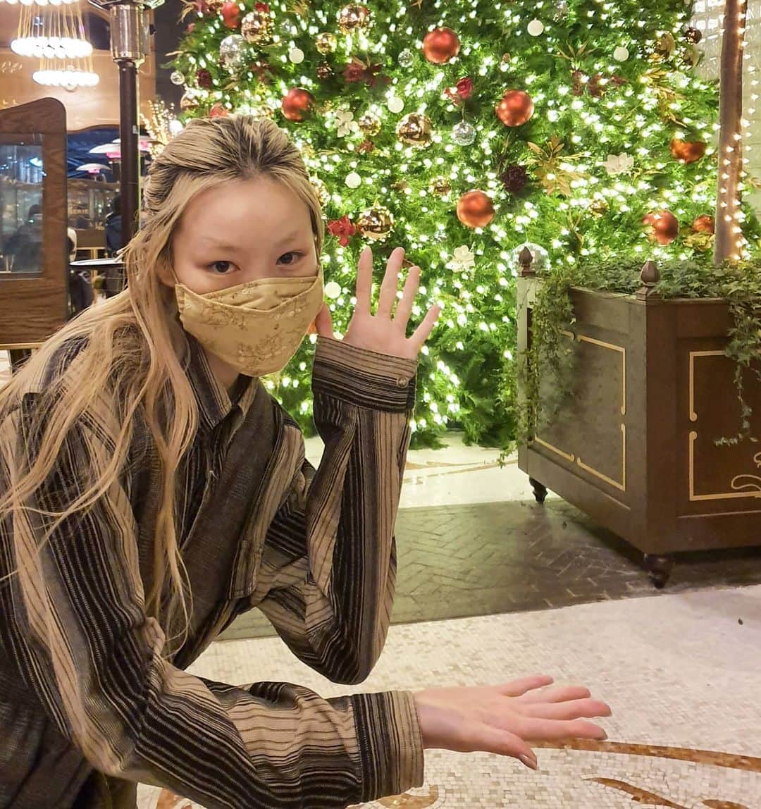 フェルナンダ・リーのインスタグラム：「It's been a while since I last went out 🤔」