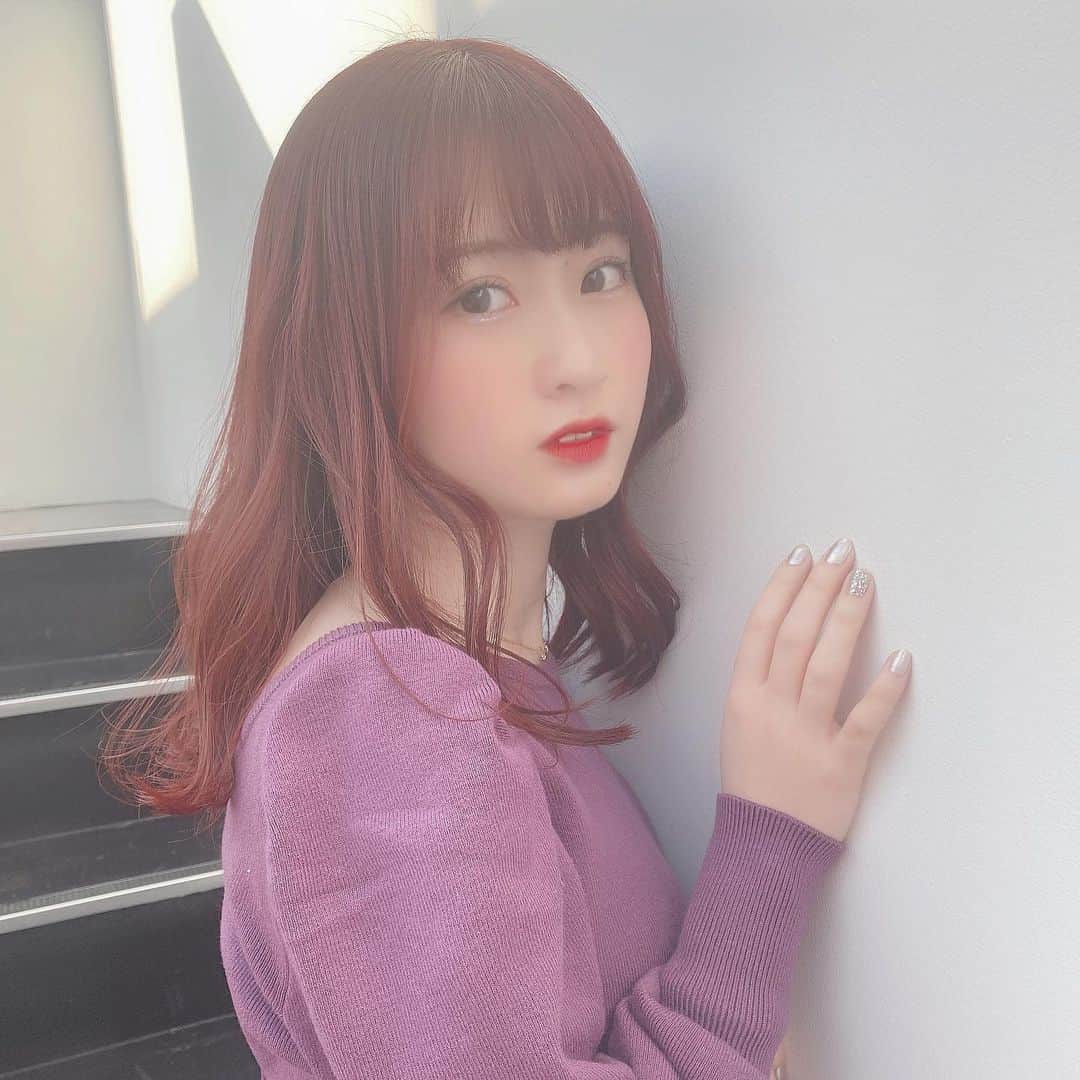 佐野心音のインスタグラム：「年内lastのRed haircolor🍎❤️ * * #haircolor #hairstyle #ヘアカラー #レッドカラー #巻き髪 #ミディアムヘア」