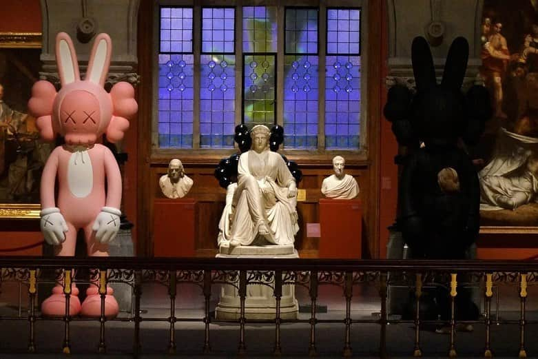 KAWSONEさんのインスタグラム写真 - (KAWSONEInstagram)「KAWS @ PAFA, 2013 @pafacademy turned 215 years old yesterday! Happy Birthday PAFA! #KAWS #PAFA #philadelphia @harryphilbrick」12月27日 22時03分 - kaws