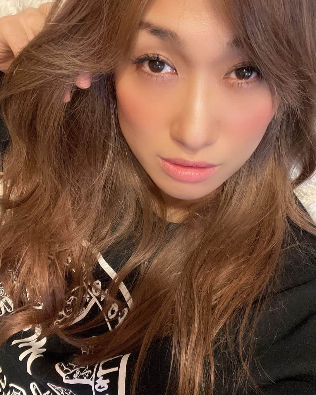 片桐舞子のインスタグラム：「𝙂𝙤𝙤𝙙 𝙣𝙞𝙜𝙝𝙩🌙 #明日の昼間なにしてる？」