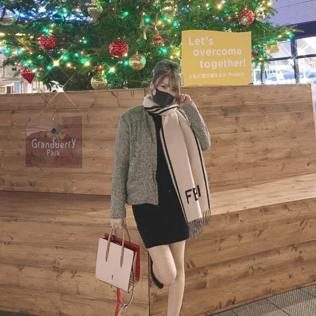 小林ひろみさんのインスタグラム写真 - (小林ひろみInstagram)「メリクリでした🎄  #小林ひろみ　#ヤンコバ　#恵比寿マスカッツ　#ビールの売り子　#グラビアアイドル #japanese  #japanesegirl #japanesegravure #asiangirls #japaneseidol  #cute #like #gravureidol #photo #tokyo #tokushima #japan  #ballpark  #beergirl #マフラー女子  #fendy」12月27日 22時07分 - kobahiro0312