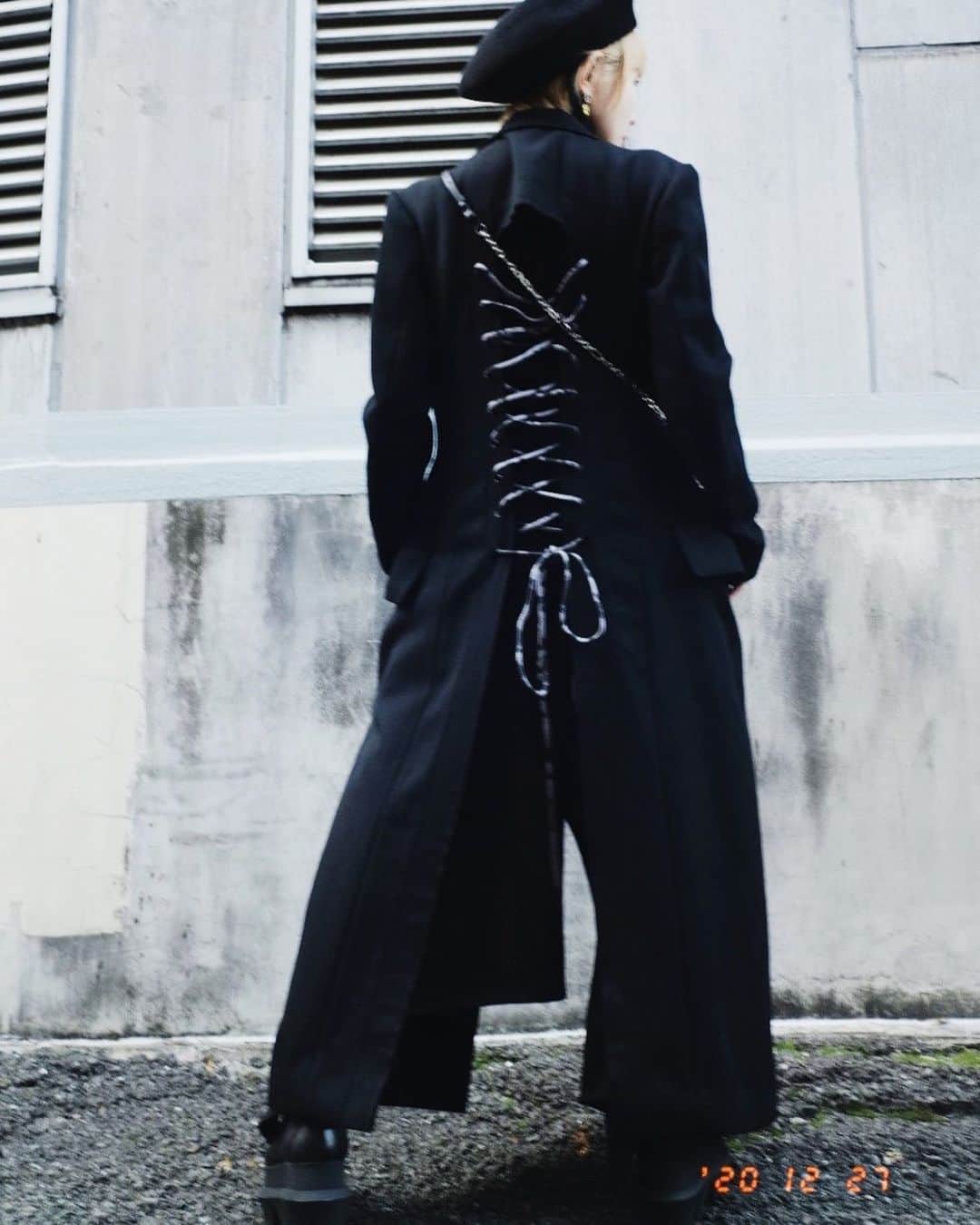 益若つばささんのインスタグラム写真 - (益若つばさInstagram)「このヨージのアウターの背中、レースアップでめっちゃかっこいいの。 @yohjiyamamotoofficial  #ootd #fashion #outfit #lookbook #yohjiyamamoto」12月27日 22時10分 - tsubasamasuwaka1013
