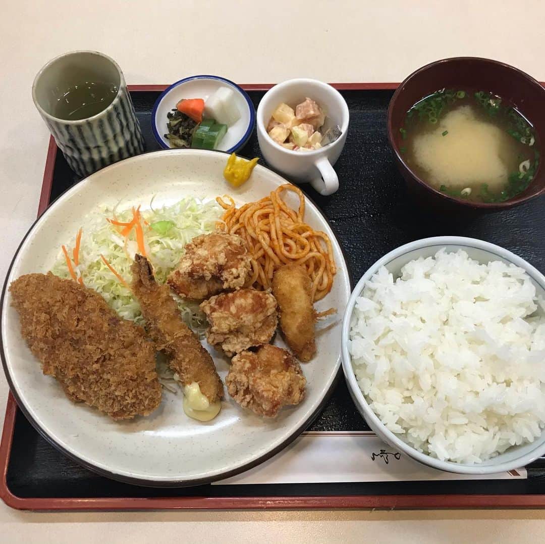 静岡グルメ情報さんのインスタグラム写真 - (静岡グルメ情報Instagram)「・ ちょうどいいと言えばそうなる ・ この頃胃がバカになってる ・ デカ盛りで苦しくなる幸せを知ってしまった🥳 ・  #静岡グルメ #静岡ランチ #パン🥐  #静岡 #静岡市街中ランチ #ラーメン🍜 #おすすめカフェ☕️#静岡市パン屋 #デザート #スイーツ🍰 #駿河区おすすめランチ  #葵区ランチ #静岡市ランチ #静岡市グルメ #静岡市カフェ #静岡市 #食通 ・ ・ 静岡市の食通さんと繋がりたい 情報交換求む  もっと美味しい店知りたい ・ #followme #eat #grumet #food #cafe #lunch  #Shizuoka #japan #japan food」12月27日 22時20分 - syokutsuu_itete_in_shizuoka