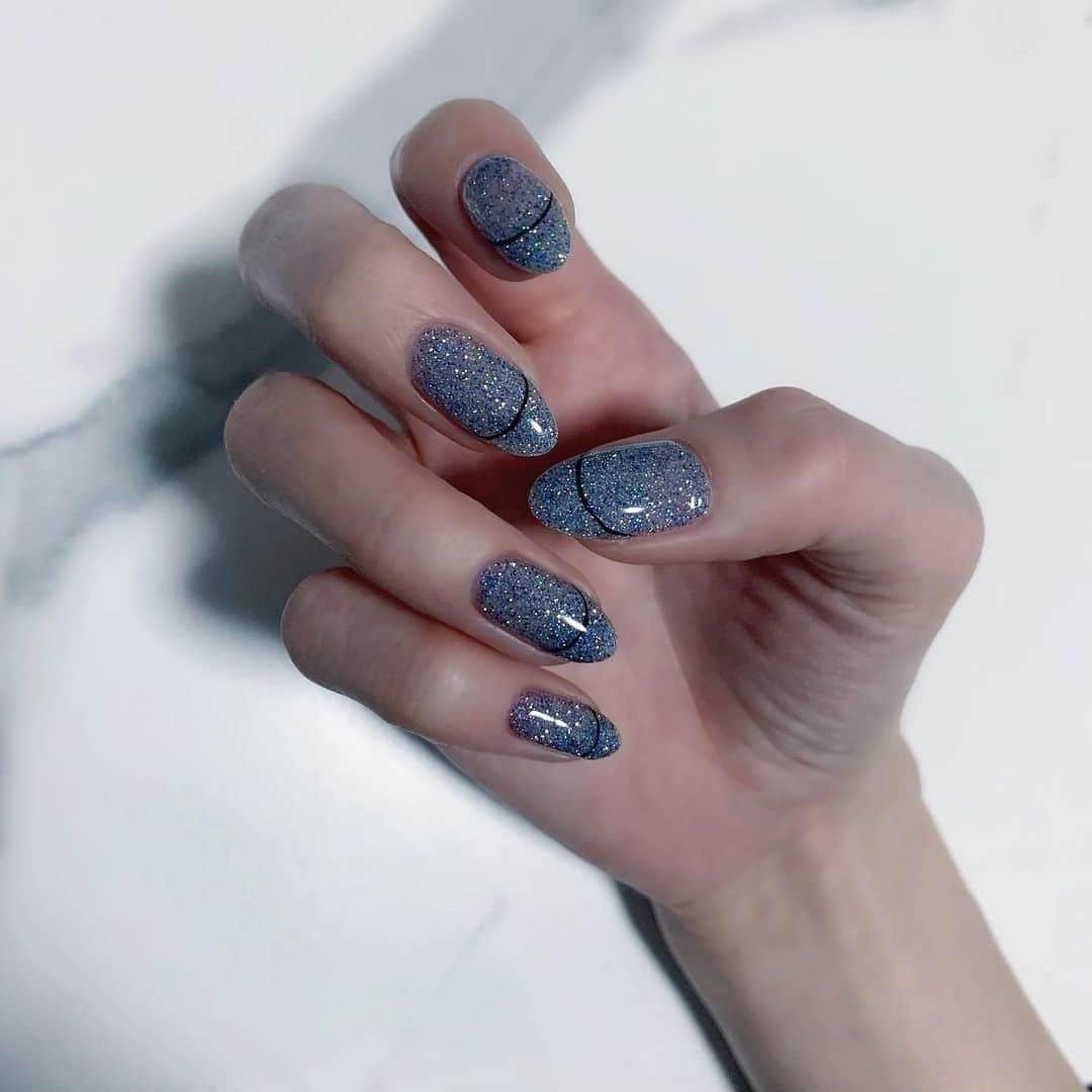 aoiのインスタグラム：「ネイルも年納め💅 フラッシュで1人イルミネーションが楽しめます😌 今年も @inthink でお世話になりました〜！来年もよろしくお願いします！」