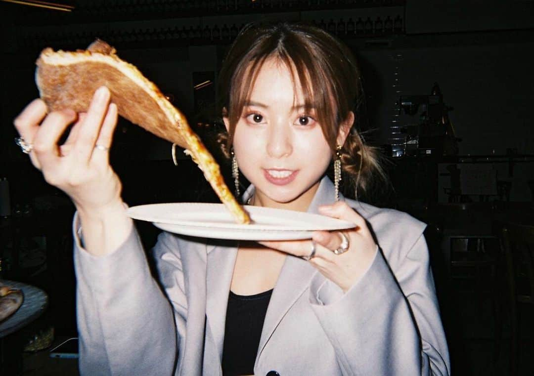 安田乙葉さんのインスタグラム写真 - (安田乙葉Instagram)「pizza🍕  りあちゃんが #写ルンです で撮ってくれた( .. )♡  #pizza #japan #tokyo #fukuoka #fashion #福岡#pizzaslice #pizzaslicetokyo」12月27日 22時24分 - happyotoppy