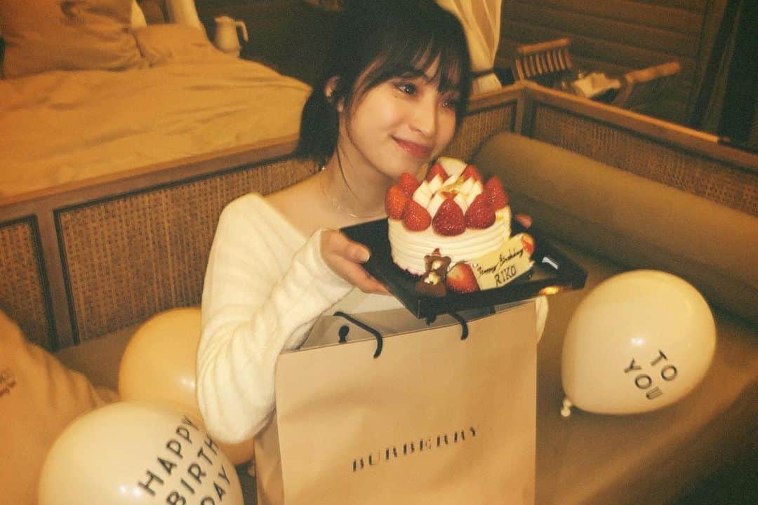 永井理子のインスタグラム：「ちさ、ほのちゃん、みゆに 誕生日お祝いしてもらったときの 余韻が消えない…幸せだったなぁ💭  写真見返すと全部笑ってた🥰」