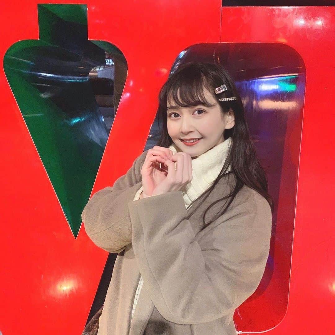 金久保マユ（ぼんぼん）のインスタグラム：「らぶ~！！ 初めてここで写真を撮りました✌︎ カップルの方々に紛れながら、、笑」