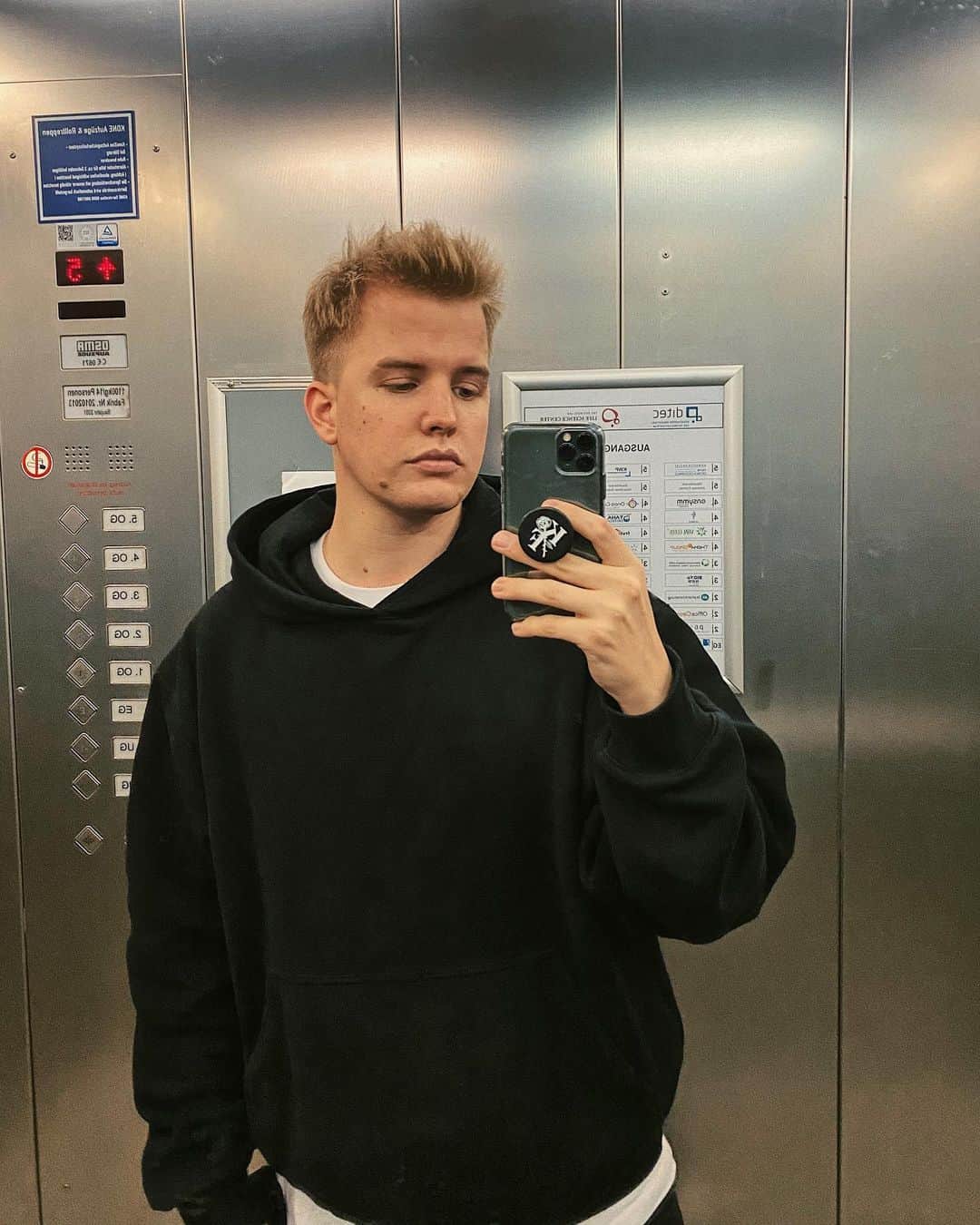 Kayefのインスタグラム：「Auf welcher Etage wohnt ihr? 🤓」