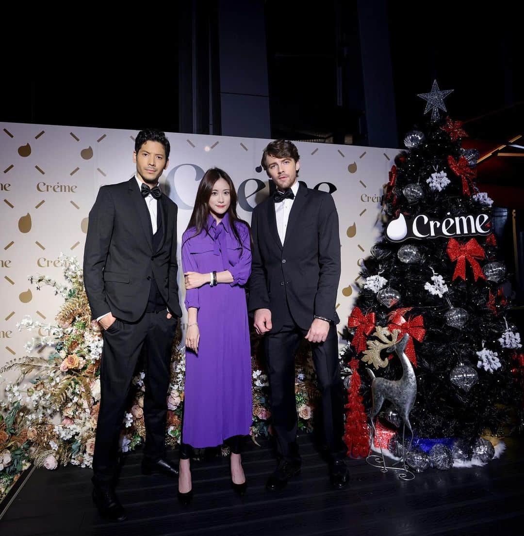 Liga Chiangのインスタグラム：「2020結束前的倒數🥂出席 一起告別這很多妖魔鬼怪的一年👋  Thanks for the invitation. 恭喜Creme在台灣上線🤍  @starfish_concept @creme.tw @celavitaipei  #creme #starfishconcept #celavitaipei」