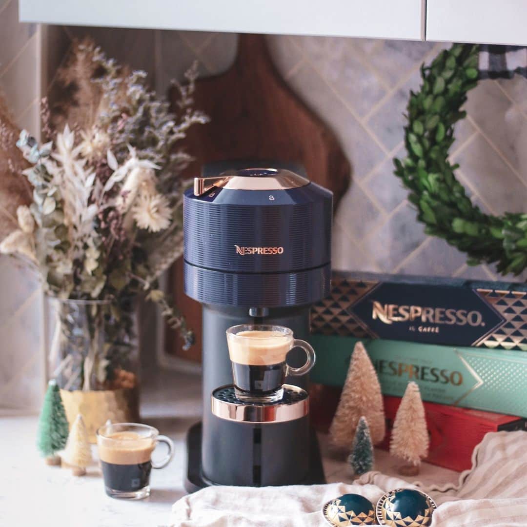 Nespressoのインスタグラム：「We cannot let go of the Christmas spirit yet.   Were you gifted with one of our Vertuo machines?  📸: @mylittlesecrets_ca  #Nespresso #NespressoMoments #Holidays」