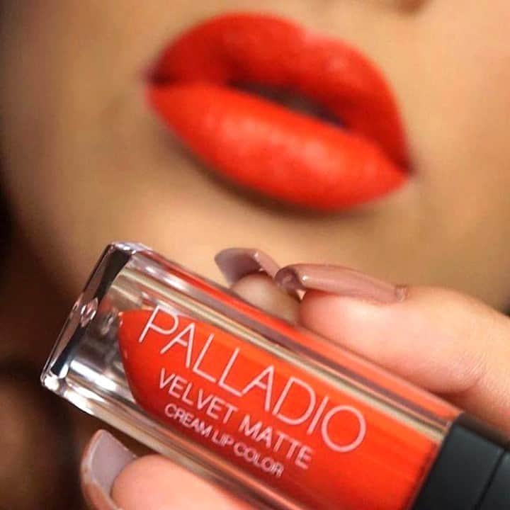 Palladio Beautyさんのインスタグラム写真 - (Palladio BeautyInstagram)「Christmas is over, but red (orange) lipstick will never be!   Creds to @platinumcosmeticink  #PalladioBeauty #VelvetMatte」12月27日 23時02分 - palladiobeauty