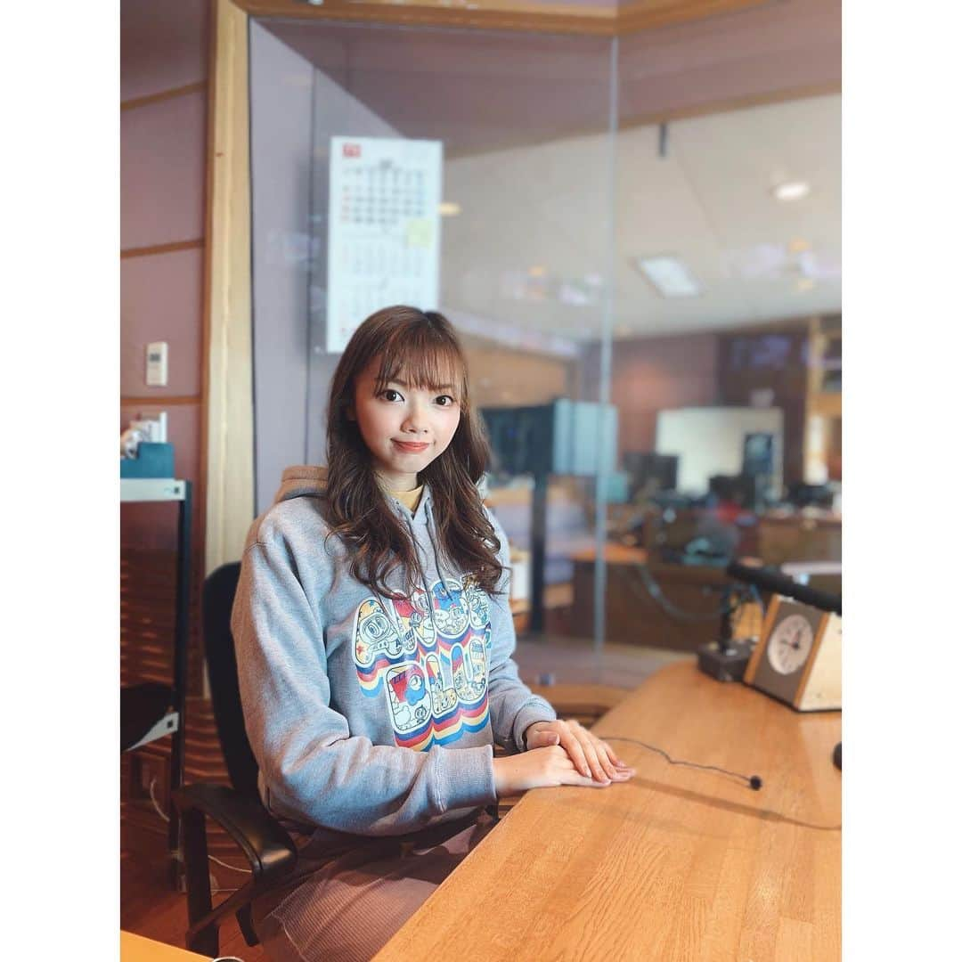 加藤里奈（カトリーナ）さんのインスタグラム写真 - (加藤里奈（カトリーナ）Instagram)「CBCラジオ「カトリーナの全部全力」 聴いて下さった方ありがとうございました！  テーマは「今更ながら知りました」でした！ メッセージ送って下さった方もありがとうございました🙏✨  今週は、 ▶️はぴはぴカトリーナ→「エンジェルブルー」 ▶️みきママのゆるメシ→「幸せチキン」 ▶️青春のオトモ→「お風呂」 ▶️はやりーな→「バケハ」 ▶️謎の商店街→「サロンやなぎ」 ▶️カトリーナと考えようSDGs→「新観光地！丸栄の跡地」 などをお送りしました💁🏻‍♀️  曲は、 🎼MISIA everything 🎼ミニモニ。ミニモニ。ジャンケンぴょん 🎼back number ヒロイン 🎼King & Prince I promise 🎼嵐 Do you…？ 🎼桑田佳祐 白い恋人たち 🎼Kiroro 冬のうた でした🎧🎶  放送はこちらから↓ http://radiko.jp/share/?t=20201227130000&sid=CBC ぜひおうち時間にお聴き下さい✨  今日の妄想デートコーデはこの後載せます🤳  #CBCラジオ #ラジオ #カトリーナの全部全力 #MISIA #ミニモニ #backnumber #radiko  #ラジオ好きな人と繋がりたい #みきママ #みきママのゆるメシ #時短料理 #kingandprince #嵐 #arashi #キンプリ #桑田佳祐 #Kiroro #キロロ #エンジェルブルー #ナルミヤインターナショナル #sdgs #sdgs2030 #ラジオ好きな人と繋がりたい #ラジオパーソナリティー #丸栄 #チキン #お風呂 #バケハ #ピチレモン #耳マン」12月27日 23時18分 - rinakatoktriiina