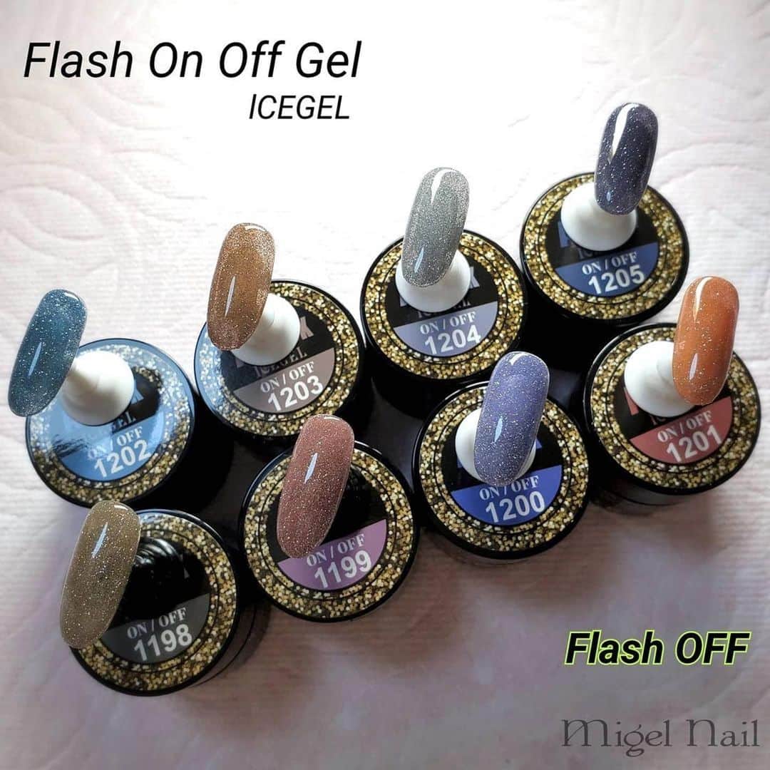 Icegel Nailさんのインスタグラム写真 - (Icegel NailInstagram)「다이아몬드 보다 백만배 광택! 아이스젤 온오프젤!! 자연광에서는 은은한 누디 고급글리터컬러 핸드폰 조명을 비추면! 완전 반전광택✨ 세상 기분 좋아지는 화려한 광택의 글리터 컬러✨✨✨✨  #Repost @migel.nail ・・・ 🌠Flash On Off Gel ICEGEL  フラッシュオンオフジェル ✴  Star Flash Powder がジェルになりました🌠  ワンカラーもグラデーションもしやすいテクスチャーになっています💕  Flash Offでもキラキラで素敵😍✨✨✨✨✨    @icegel_japan @icegelkorea @icegelnail  Music: Call me / LiQWYD  #Flashonoffgel #フラッシュオンオフジェル #icegel #gelnail #アイスジェル #starflashpowder #スターフラッシュパウダー #ギャラクシーネイル #ラメネイル  #キラキラネイル #福岡市ネイルサロン #福岡ネイルサロン #福岡市早良区ネイルサロン  #室見ネイルサロン #ミジェルネイル #migelnail #nails #サンプルチップ #ネイルチップ #ネイル動画 #ミジェルネイル動画 #パラジェル福岡 #福岡パラジェル #福岡市パラジェル」12月27日 23時49分 - icegelnail