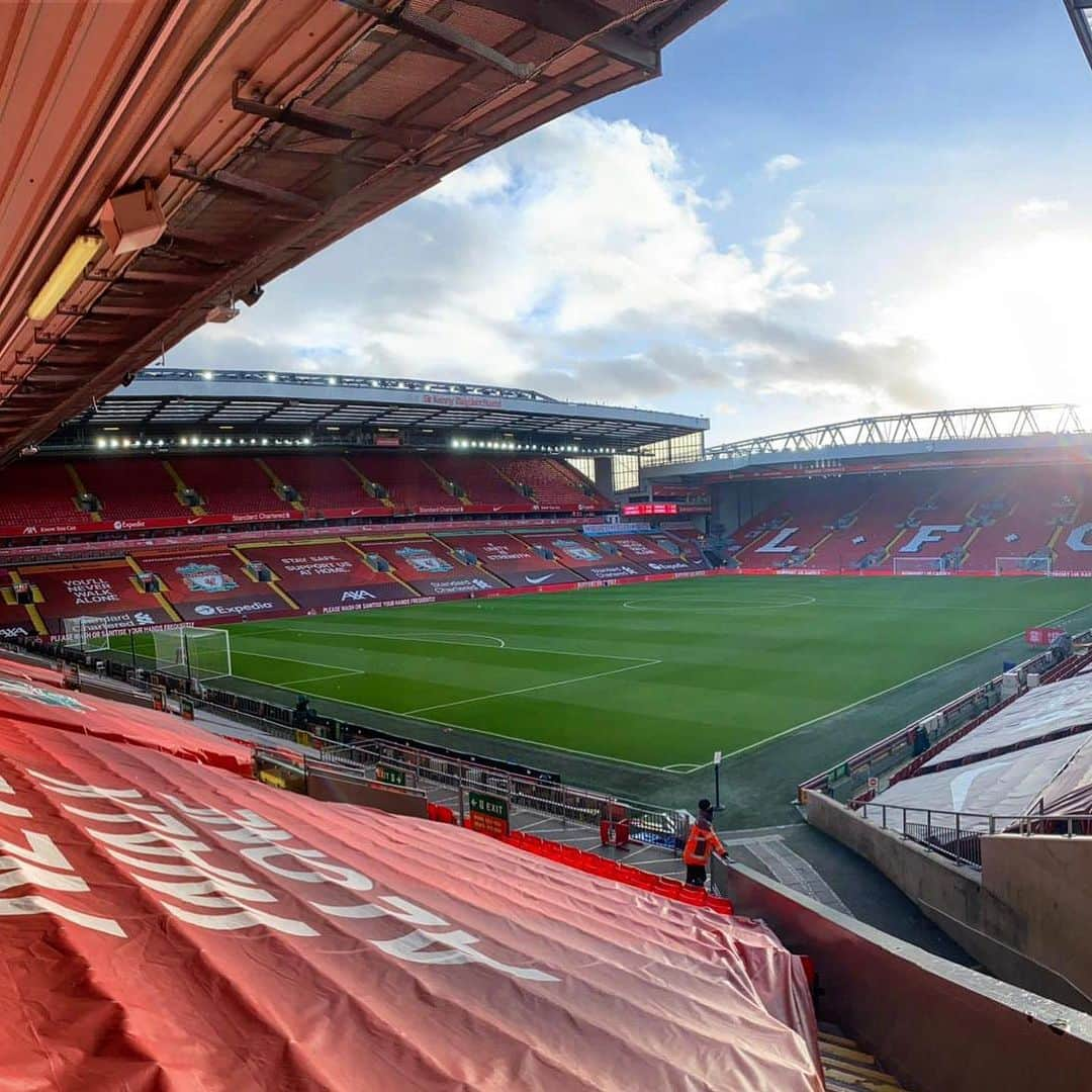 リヴァプールFCさんのインスタグラム写真 - (リヴァプールFCInstagram)「Lovely afternoon back at Anfield 😍 #LFC #LiverpoolFC #Liverpool #LIVWBA #PremierLeague #Anfield」12月27日 23時48分 - liverpoolfc