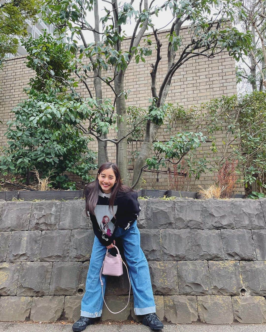 新木優子さんのインスタグラム写真 - (新木優子Instagram)「私服 coat : @uniqlo_jp  sweat : @littlesunnybiteyoppy  blouse : vintage denim : @zara   bag : @elleme   ＊撮影の時だけマスク外しています🙇🏻‍♀️✨  皆様寒いから暖かくして下さいね✨」12月27日 23時48分 - yuuuuukko_