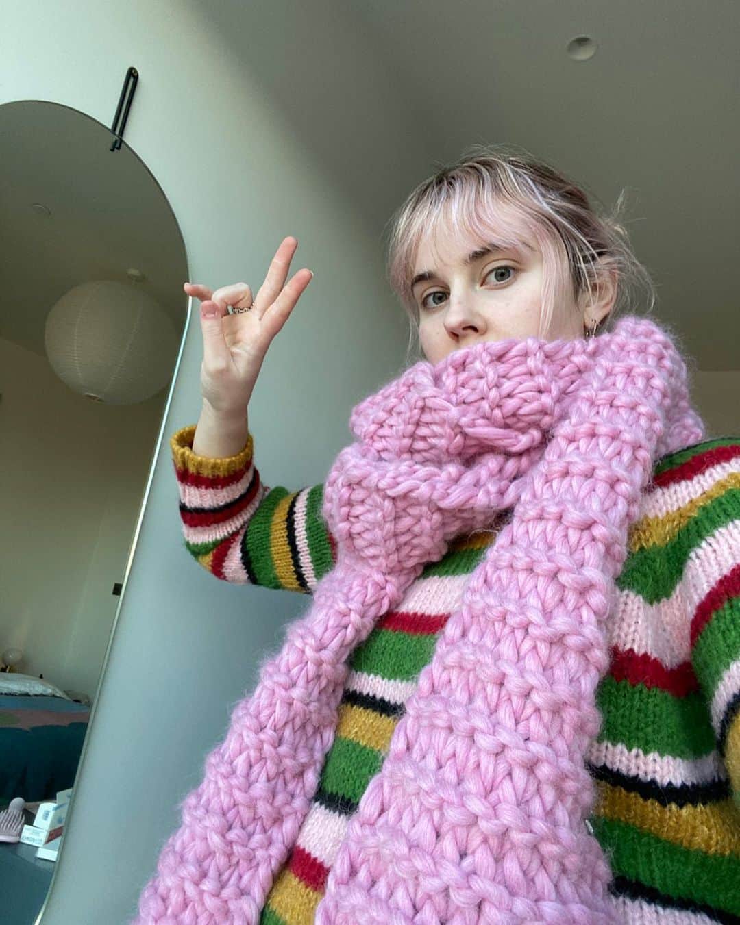 Arden Roseさんのインスタグラム写真 - (Arden RoseInstagram)「Sup peeps. Went offline for Christmas and enjoyed it IMMENSELY. Managed to knit this whole ass scarf in 8 hours which I probably would have spent farting around on Tik Tok! Don’t know about you, but this Christmas was a lot better than I was expecting it to be (since my expectations were below the mantle of the earth) and I hope everyone had a decent to good time. Love you all, see ya in the new year!」12月27日 23時58分 - ardenrose