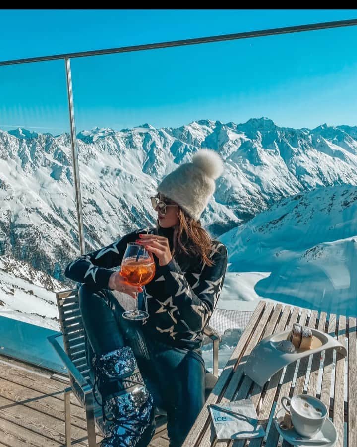 バーボラ・コディトヴァのインスタグラム：「Some of my best 2020 memories 🙏🏻 which one is your favourite?  1. @iceq_soelden with @dascentral_soelden  2. Positano  3. Breakfast at @intercontinental_maldives  4. Dinner at @mo_lagodicomo  5. Lunch in Cinque Terre 6. Stay in Austria  7. Dinner at @rafflesmaldives  8. Dinner at @shangrila_dubai  9. Positano nights 10. Positano drinks」