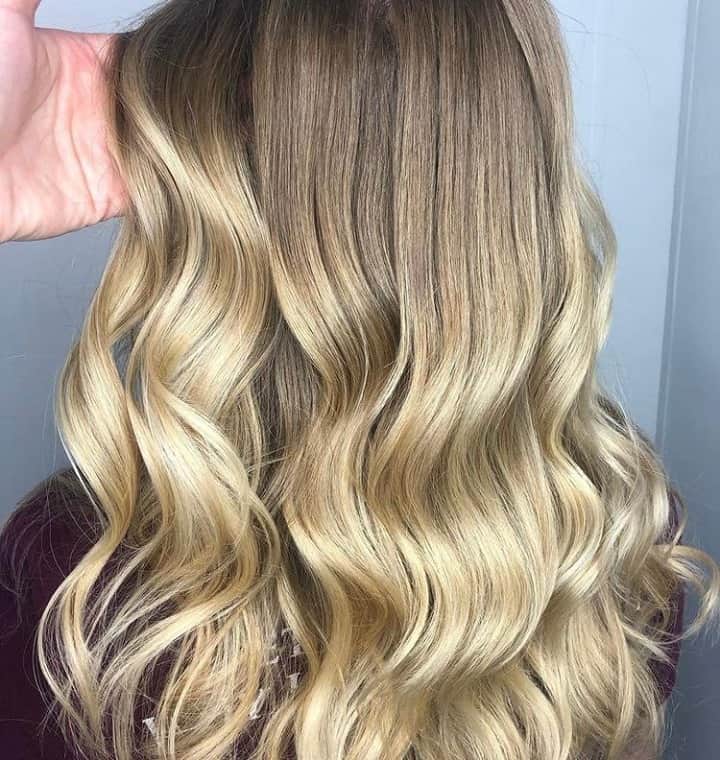 CosmoProf Beautyさんのインスタグラム写真 - (CosmoProf BeautyInstagram)「Want to keep your clients blonde hair shiny and healthy into the new year?💛⁣⁣ ⁣⁣ "My favorite styling aid is Framesi Hair Primer 11. It’s made with quinoa for extra strength. It keeps my clients hair color shiny and vibrant. We always keep it in stock at the salon." - @emilycolorshair⁣⁣ ⁣⁣ December 26th-31st, SAVE up to 40% on Framesi Hair Primer 11 during our #EndOfSeasonSale!  Don't forget, Contactless pick-up and Same Day Delivery available. SHOP  via #LinkInBio ⁣⁣ #repost #framesi #framesiofficial #framesiusa #cosmoprofbeauty #licensedtocreate #blondehair #blondespecialist #blondes #blonding #livedinhair #livedincolor #handpaintedhair #winterhair」12月28日 0時00分 - cosmoprofbeauty