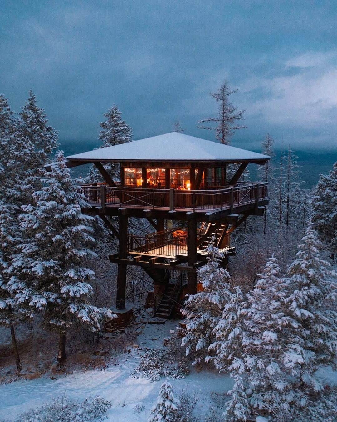 Architecture - Housesさんのインスタグラム写真 - (Architecture - HousesInstagram)「⁣ Winter is here…❄⁣⁣ What about to spend a weekend in this amazing #cabin? Tag who you’d stay here with and leave a double tap if you love it! 🖤⁣⁣ _____⁣⁣⁣⁣⁣⁣ 📸  @isaacsjohnston  #archidesignhome⁣⁣ _____⁣⁣⁣⁣⁣ #cabinliving #cabinview #woodcabin #cabindesign #cabinfeed #forestcabin #forestcabins #cabinpics #cabinsinforests #cabinphotography #architecture #archilovers #cabingoals #treehouselife #treehouselove #treehousevilla #treehousegoals #cabindesigns #cabinsdaily #cozycabins #beautifulcabins #naturehouse」12月28日 0時00分 - _archidesignhome_