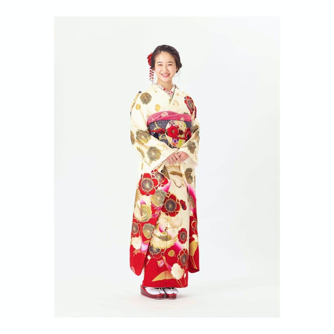天翔愛さんのインスタグラム写真 - (天翔愛Instagram)「♡♡♡﻿ ﻿ イトーヨーカドーPRイベントお衣装🤍﻿ 梅と鶴の私好みのとっても可愛い柄で お気に入りでした💕﻿ 素敵すぎて、着ながらワクワクしっぱなしでした😍 こんなに素敵な着物を着ることができて 幸せでした‼︎♡  ﻿ 👘・髪飾り﻿ @mimatsu.shara.kimono  ﻿ #イトーヨーカドー　#prイベント　#japan #kimono #日本　#着物　#可愛い　#梅　#鶴 #cute」12月28日 0時00分 - ai_tensho_official