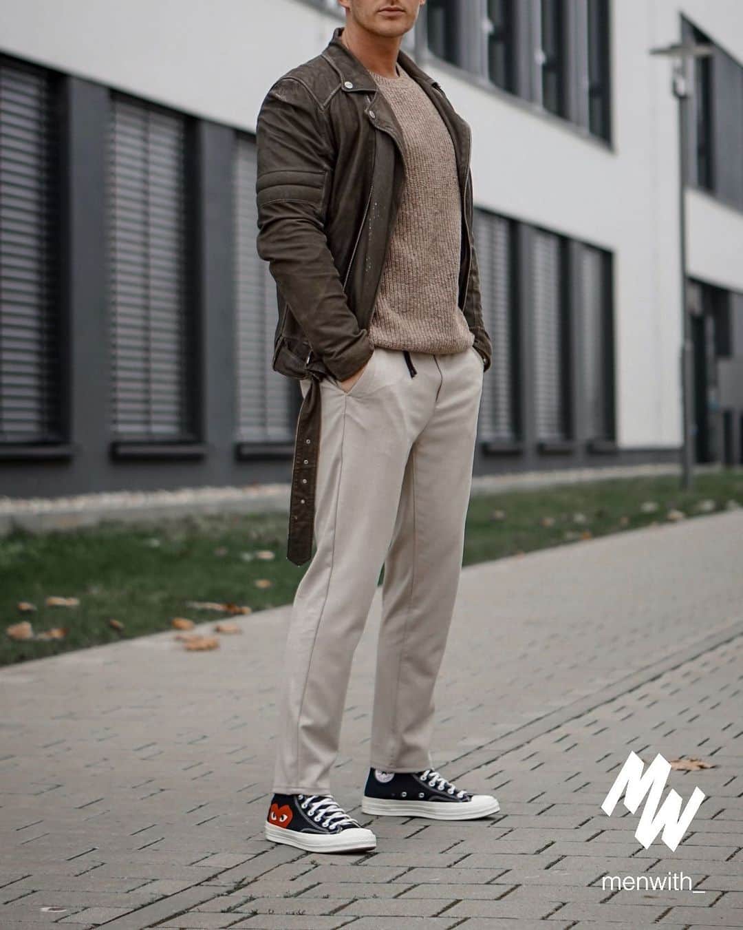 Men Withのインスタグラム：「Great photo of our dear friend @iamluca.z_ 👌🏽 #menwithstreetstyle」