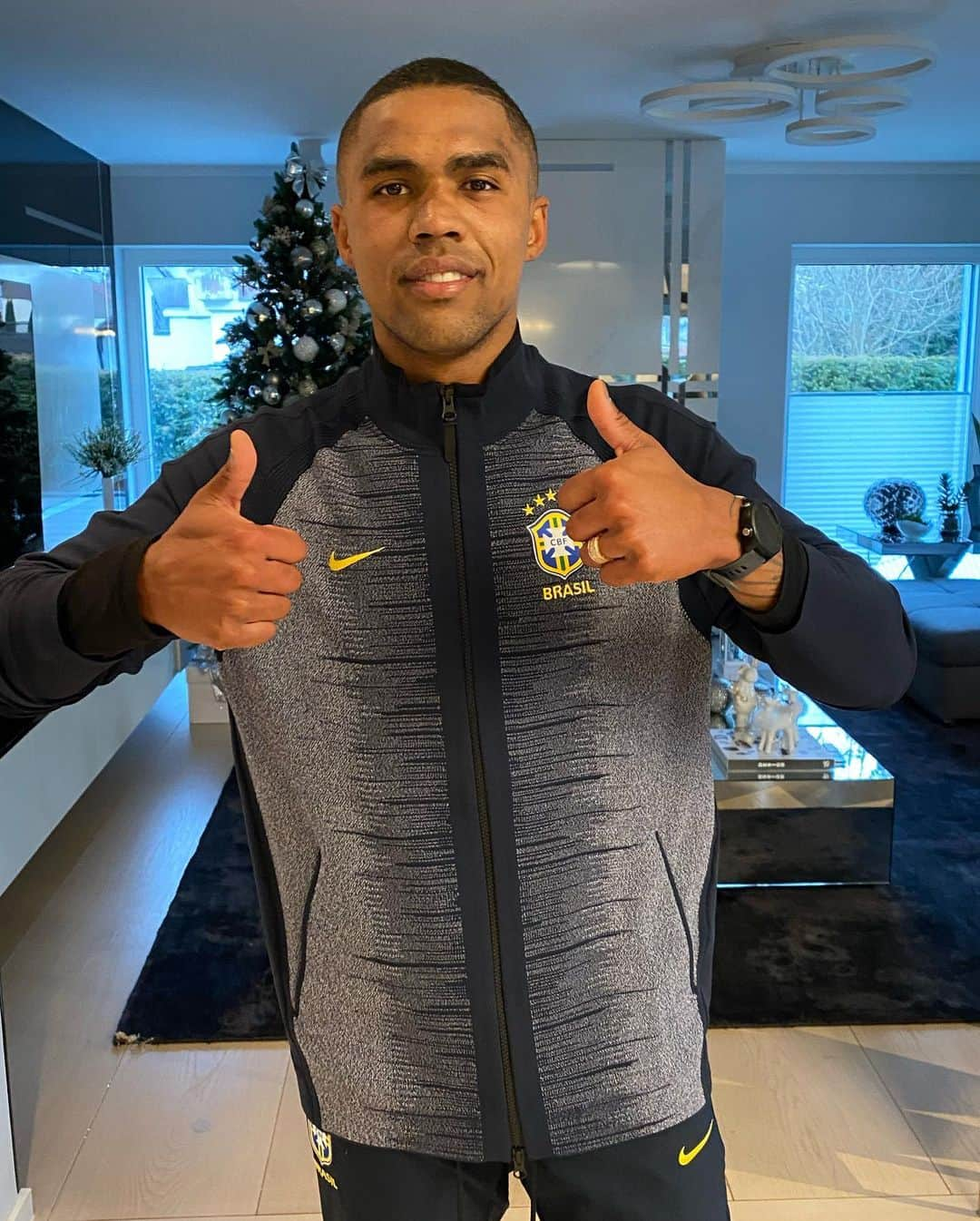 ダグラス・コスタさんのインスタグラム写真 - (ダグラス・コスタInstagram)「10km ✅🔋 #douglascosta @coach.lc tô só por ti coach ☝🏾」12月28日 0時00分 - douglascosta