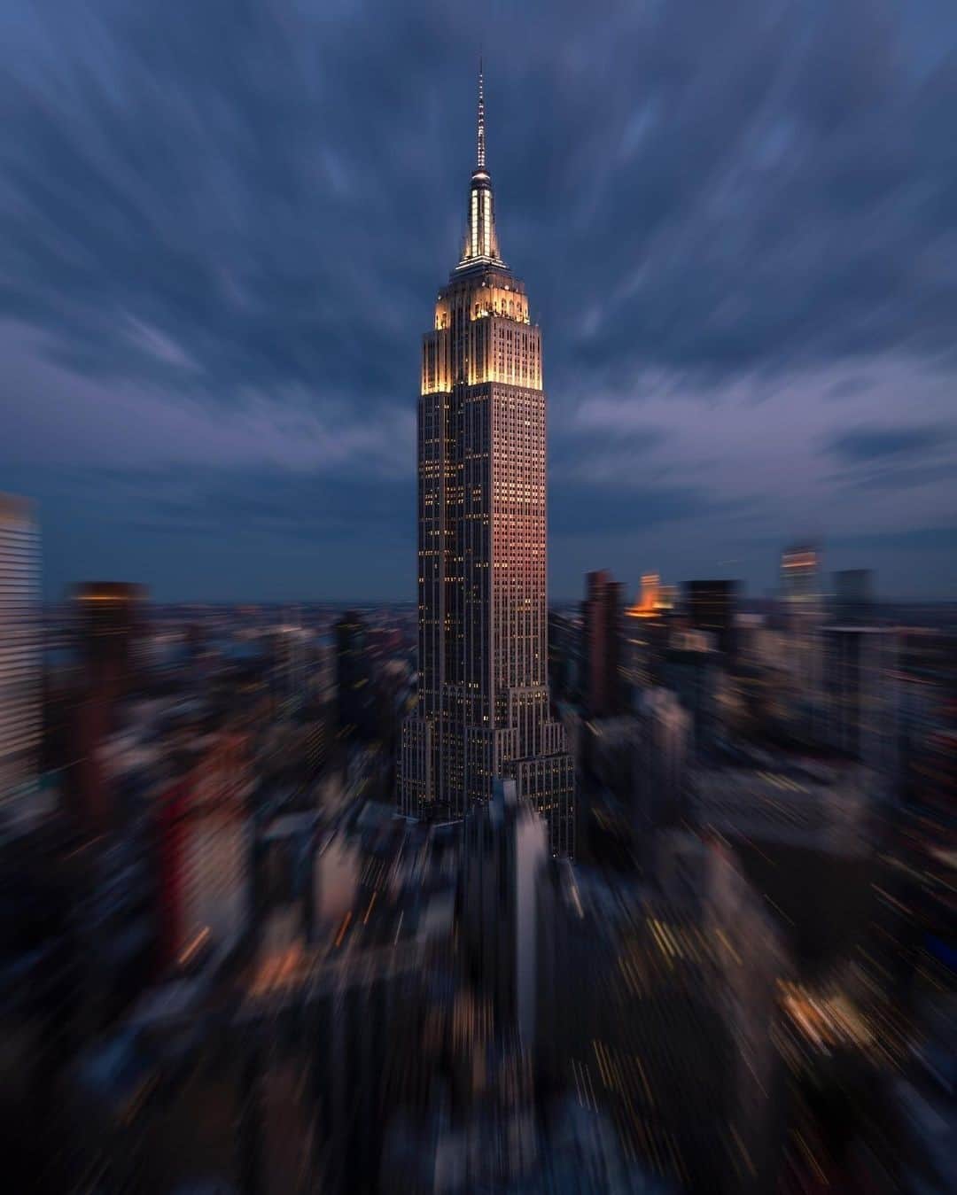 Empire State Buildingさんのインスタグラム写真 - (Empire State BuildingInstagram)「Who’s ready for 2021?!⁠ ⠀⠀⠀⠀⠀⠀⠀⠀⠀⁠ (Rhetorical question 😫)⁠ ⠀⠀⠀⠀⠀⠀⠀⠀⠀⁠ 📷: @pjflo_ #EmpirestateBuilding」12月28日 0時01分 - empirestatebldg