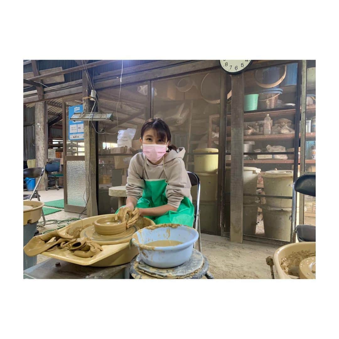 野口七海さんのインスタグラム写真 - (野口七海Instagram)「⭐️春子さんと大谷焼⭐️ 12月のはじめ #ななみはるこ でずっーとやってみたかった大谷焼体験へ👭🏻 . 思った以上に難しかったけど、とても楽しくて陶芸の世界にどっぷり浸ることができました☺️ . どこでも負けず嫌いな私。 なかなか思うような形が作れず悔しいのと、もっと上手くなりたいのとで早々に数ヶ月後にまた春子さんと通うことを決めました🤣 . ひとまず出来上がりが楽しみです💓 . 2枚目と3枚目はやってる風写真📸 実際は春子さんが激写してくれた4枚目🤭 . #四国放送 #アナウンサー #四国 #徳島 #鳴門 #大谷焼 #大谷焼体験 #電動ろくろ #初挑戦 #陶芸体験 #佳実窯  #ななみはるこ」12月28日 0時03分 - noguchi_nanami