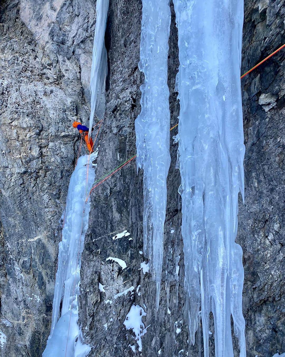 Mammutさんのインスタグラム写真 - (MammutInstagram)「On the 28th of November, Mammut Pro team athlete @daniarnold_alpinist managed to climb a new route through the north face of the Gross Ruchen 3137 m.  Together with @rogerschaeli and Stephan Ruoss, Dani first ascended the route "Egidius" (1300m/Wi6+/M7+) through the right part of the north face.   Congratulations to Dani, Roger and Stephan for this remarkable first ascent!  #Mammut_Swiss1862 #MammtProTeam #daniarnold @daniarnold_alpinist @rogerschaeli」12月28日 0時04分 - mammut_swiss1862