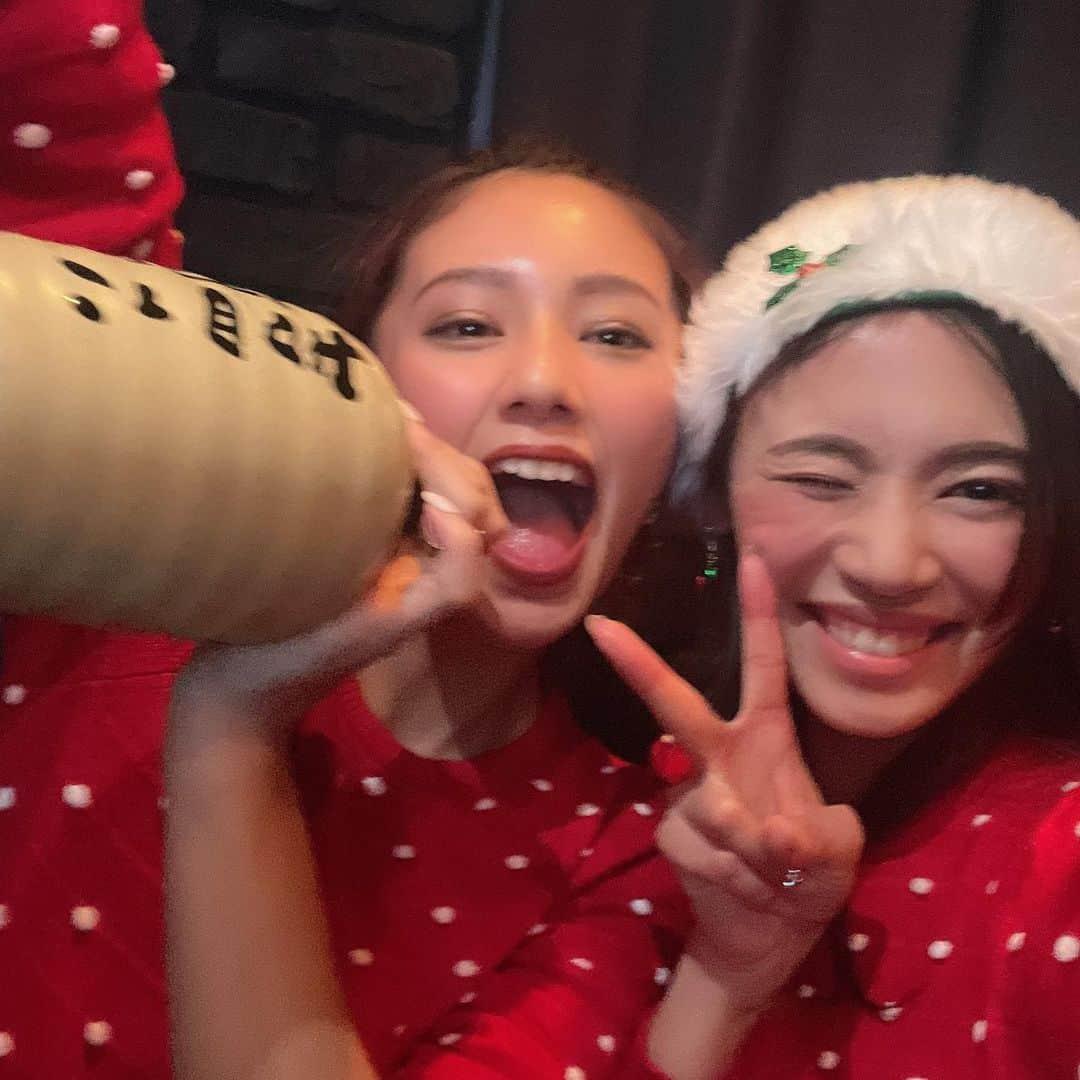 椿彩加さんのインスタグラム写真 - (椿彩加Instagram)「. メリクリ🎄🎅🏽🎁 . 今年も楽しく過ごせました みんなありがとう💓 また新年会よろしくね✨ . #merrychristmas #xmas #party #お鮨からの #お酒 #1時間半で #1800 #3本は #やばいよ #テキーラの罠 #あいこの彼氏 #ごめんなさい #みんな今年も #ありがとう #来年も #よろしくね」12月28日 0時05分 - ayaka_tsubaki23