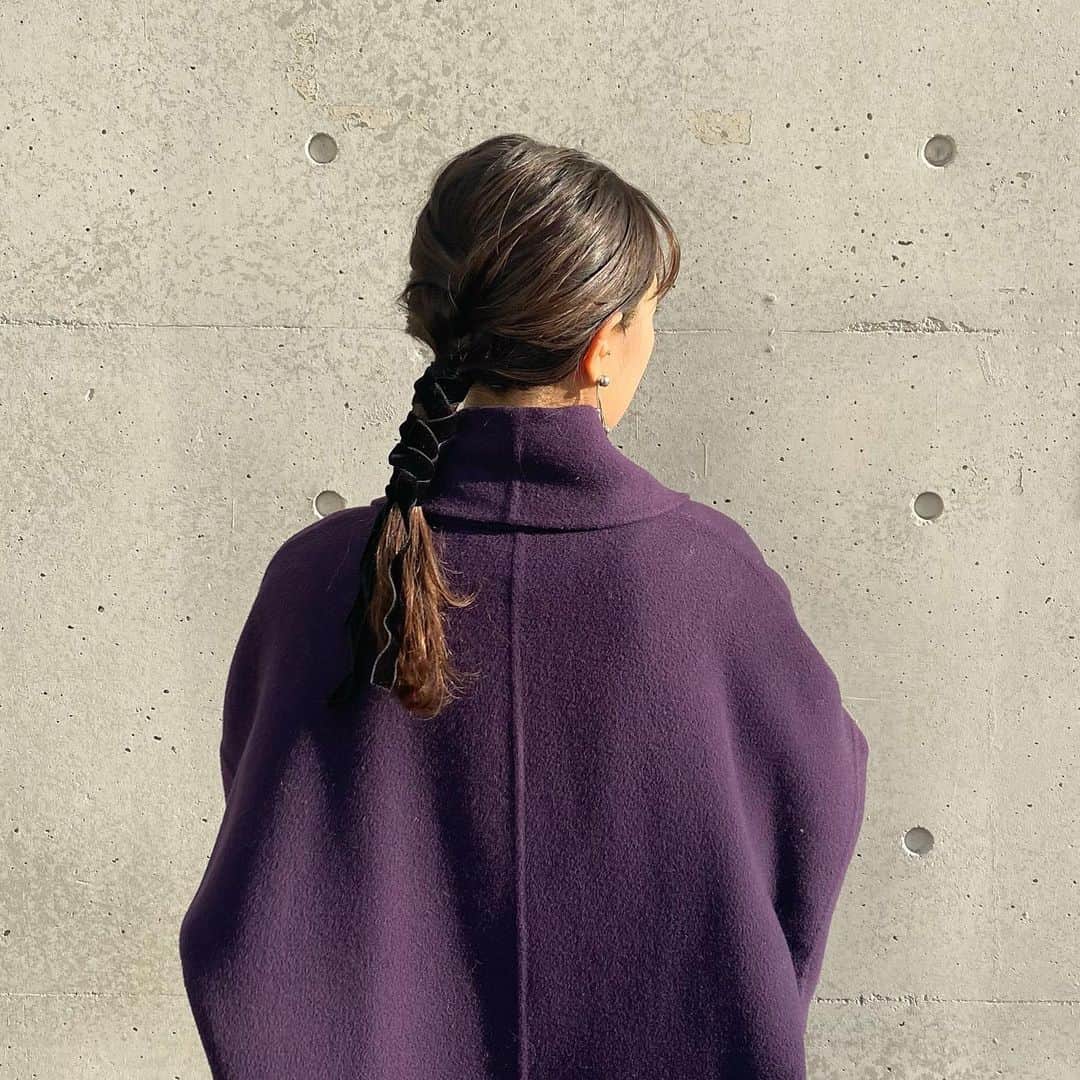 吉田佳菜のインスタグラム：「ㅤㅤㅤㅤㅤㅤㅤㅤㅤㅤㅤㅤㅤ ㅤㅤㅤㅤㅤㅤㅤㅤㅤㅤㅤㅤㅤ お洒落ディナーを予約してもらってた日🌹 いつもとちょっと雰囲気を変えたかったから 久しぶりにヘアアレンジ♪ ベロアリボンを巻いただけの簡単アレンジやけどお気に入り♡ ㅤㅤㅤㅤㅤㅤㅤㅤㅤㅤㅤㅤㅤ 服もアクセサリーもお気に入りを詰め込みました💜 ズッキーさんにいただいたネイルも早速💕 ㅤㅤㅤㅤㅤㅤㅤㅤㅤㅤㅤㅤㅤ ㅤㅤㅤㅤㅤㅤㅤㅤㅤㅤㅤㅤㅤ #ちわcode #ヘアアレンジ #ちわこhair #kanas_hair ㅤㅤㅤㅤㅤㅤㅤㅤㅤㅤㅤㅤㅤ」